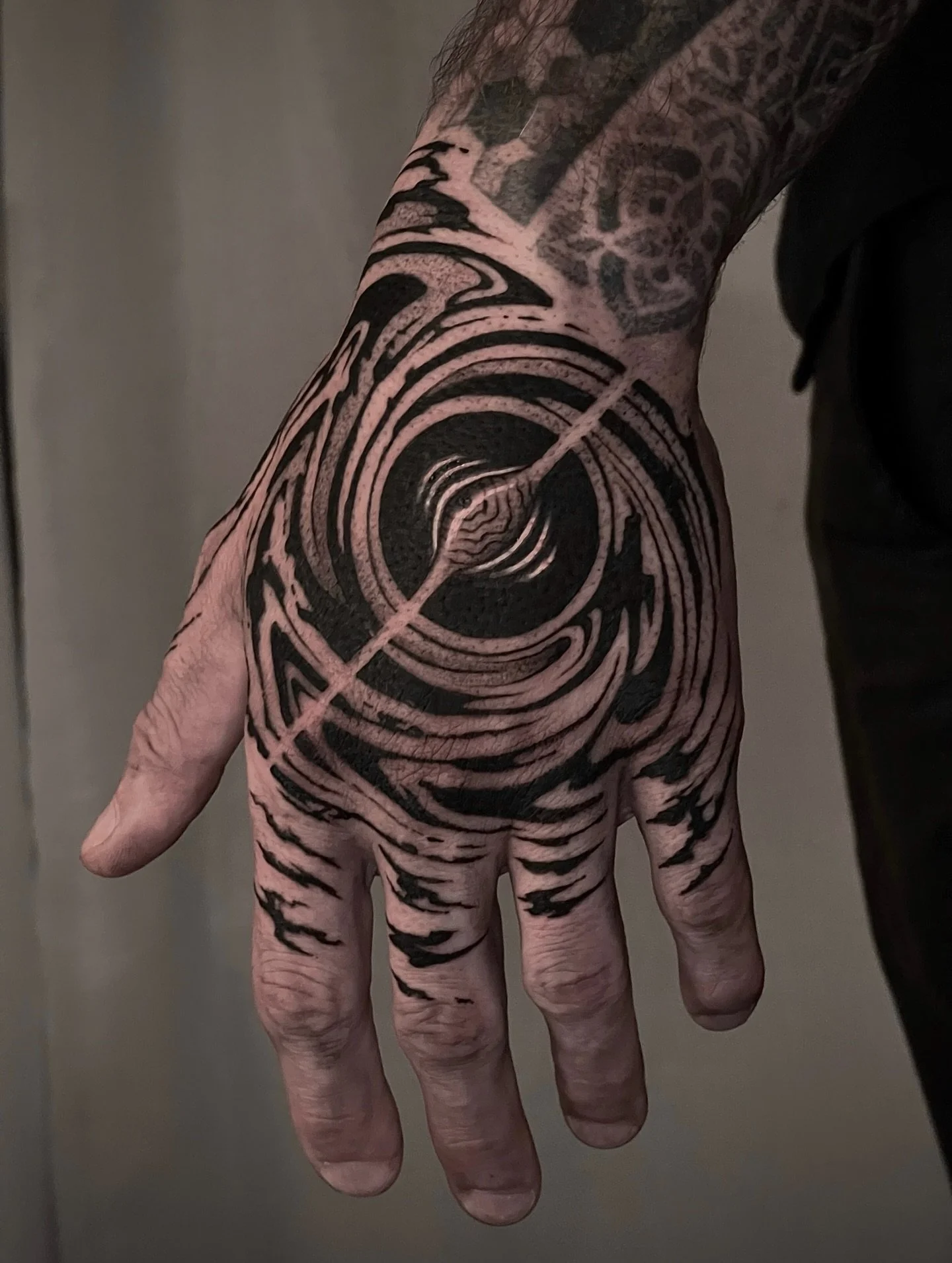 Blackhole hand for Dan. Thank you for the trust with such an important placement! 
I&rsquo;d love to tattoo more heavy hand projects like this 

Made at @sevensaintstattoo