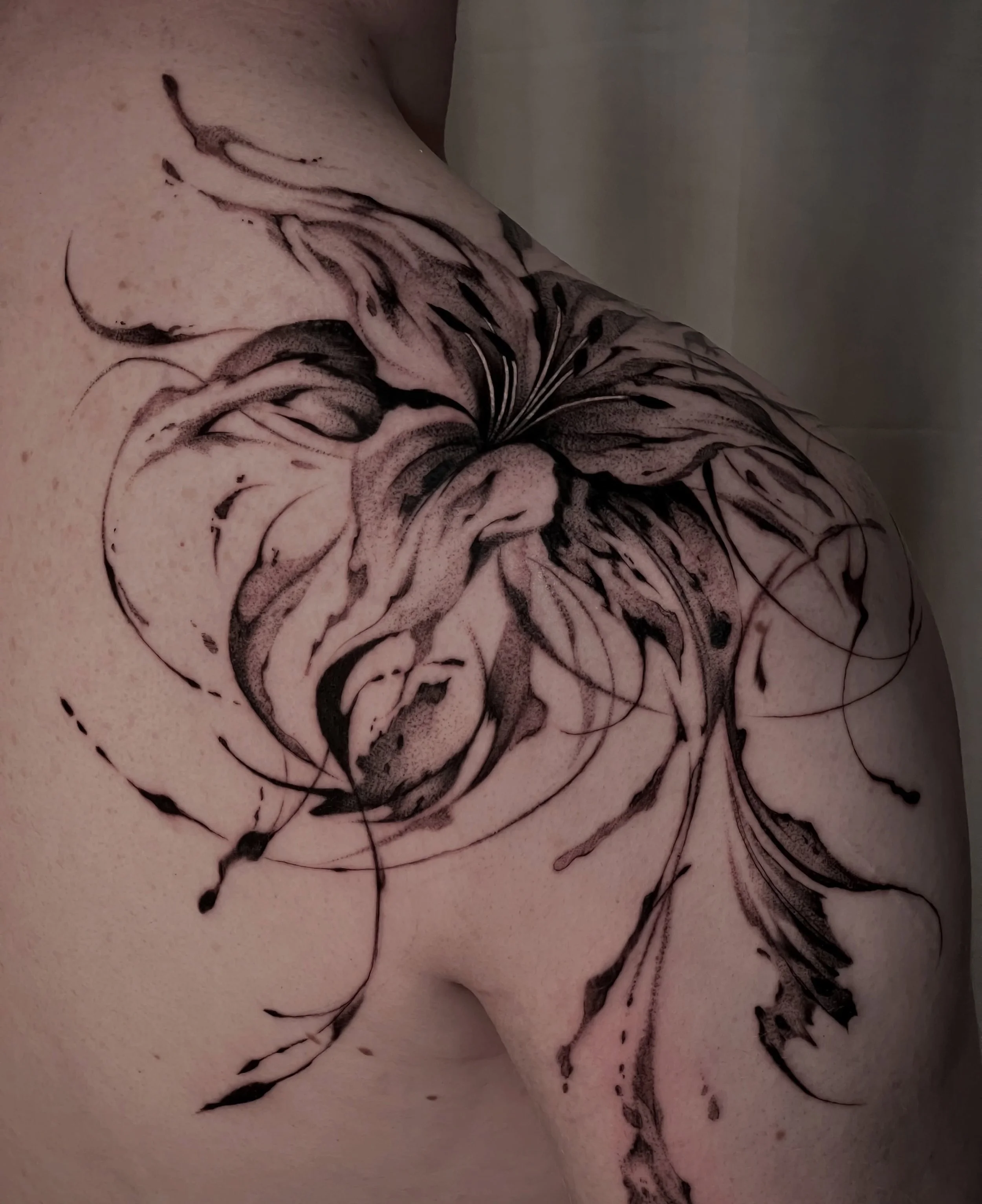 Abstract Lily flower for Jack&rsquo;s first tattoo. 
This style was so fun to tattoo and I&rsquo;d love to do more of it! 

Made at @sevensaintstattoo