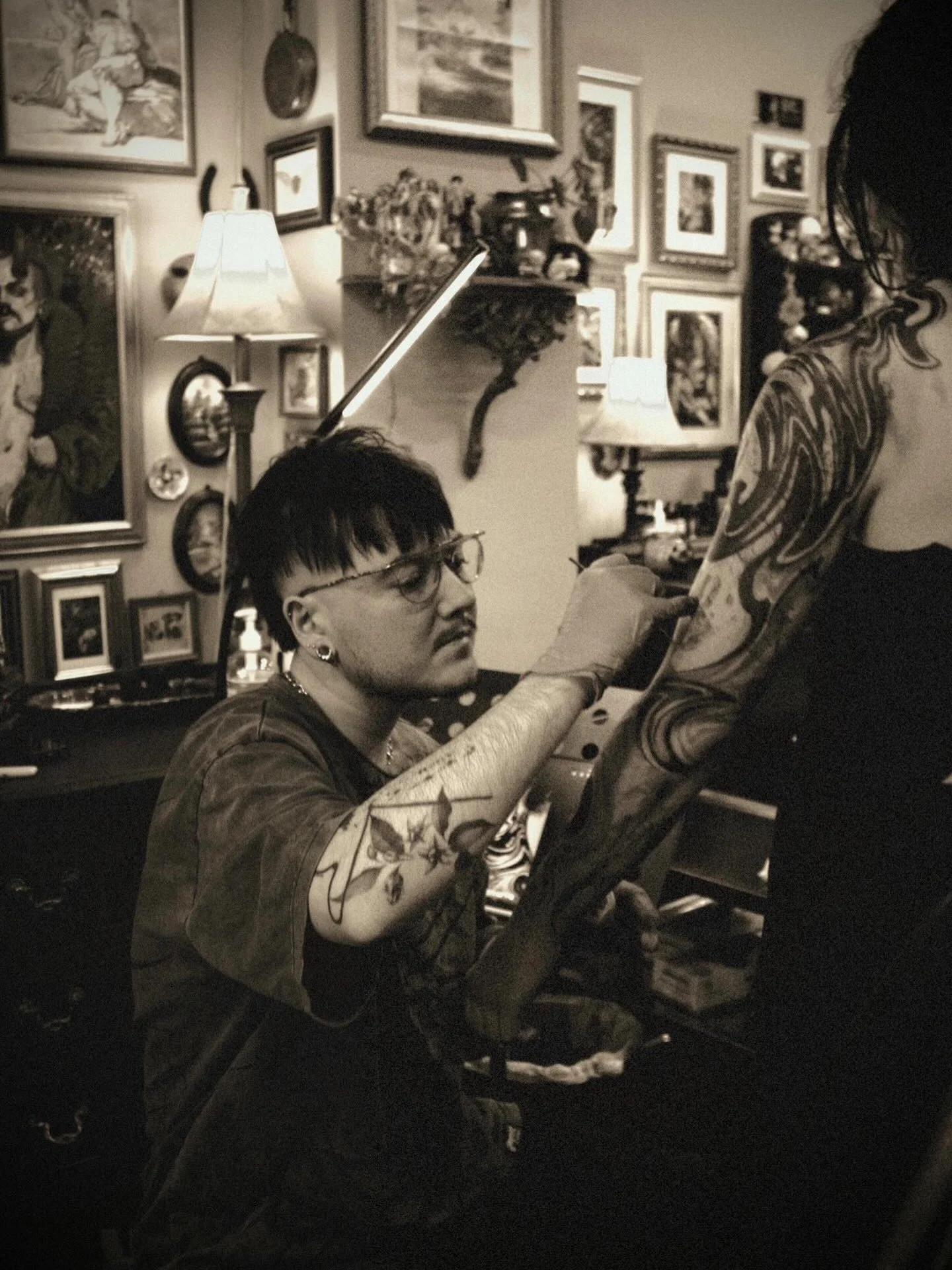 Behind the scenes lately at @sevensaintstattoo 

Most of these photos taken by our talented apprentices @c0iledleviathan and @maureen.tatts