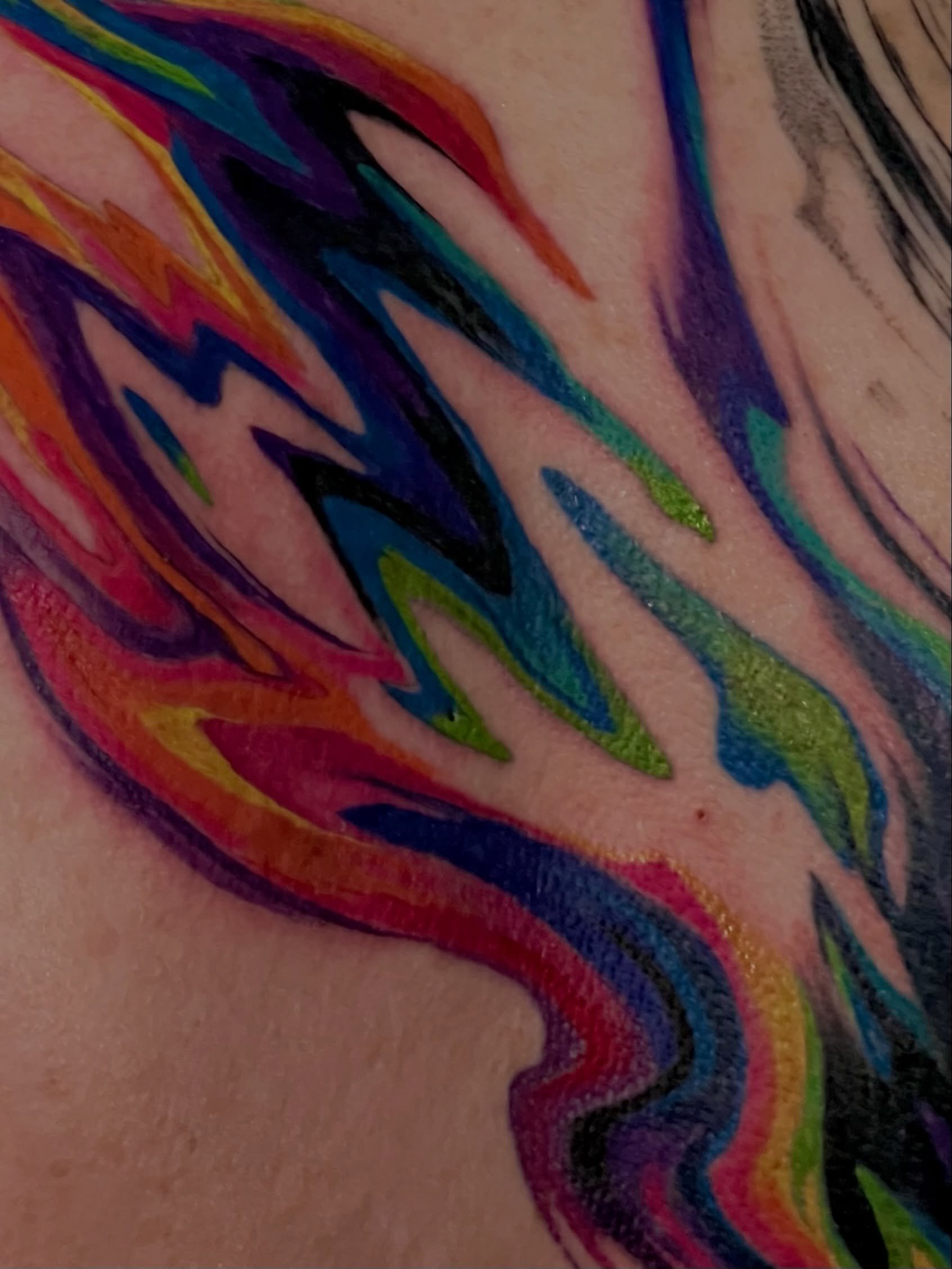 Something I&rsquo;ve been wanting to try for a while; full colour oil spill! We did this over a couple of short sessions so it&rsquo;s half fresh and half healed here. Thank you for the freedom on this Sam! 

I&rsquo;m offering discounted rates on si