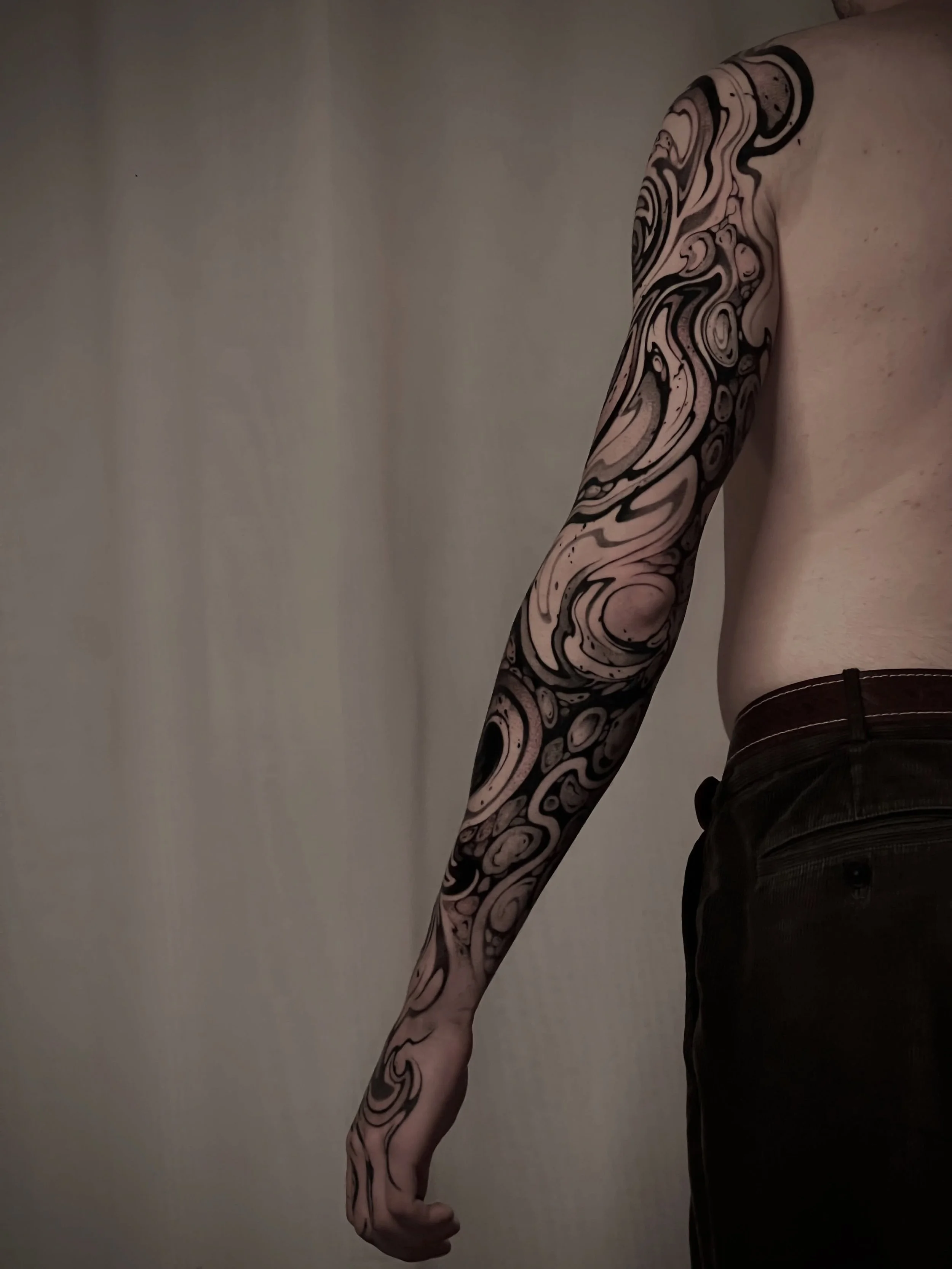 Liquid abstract sleeve for Alex, all freehand. Thank you for the trust and freedom with this project!