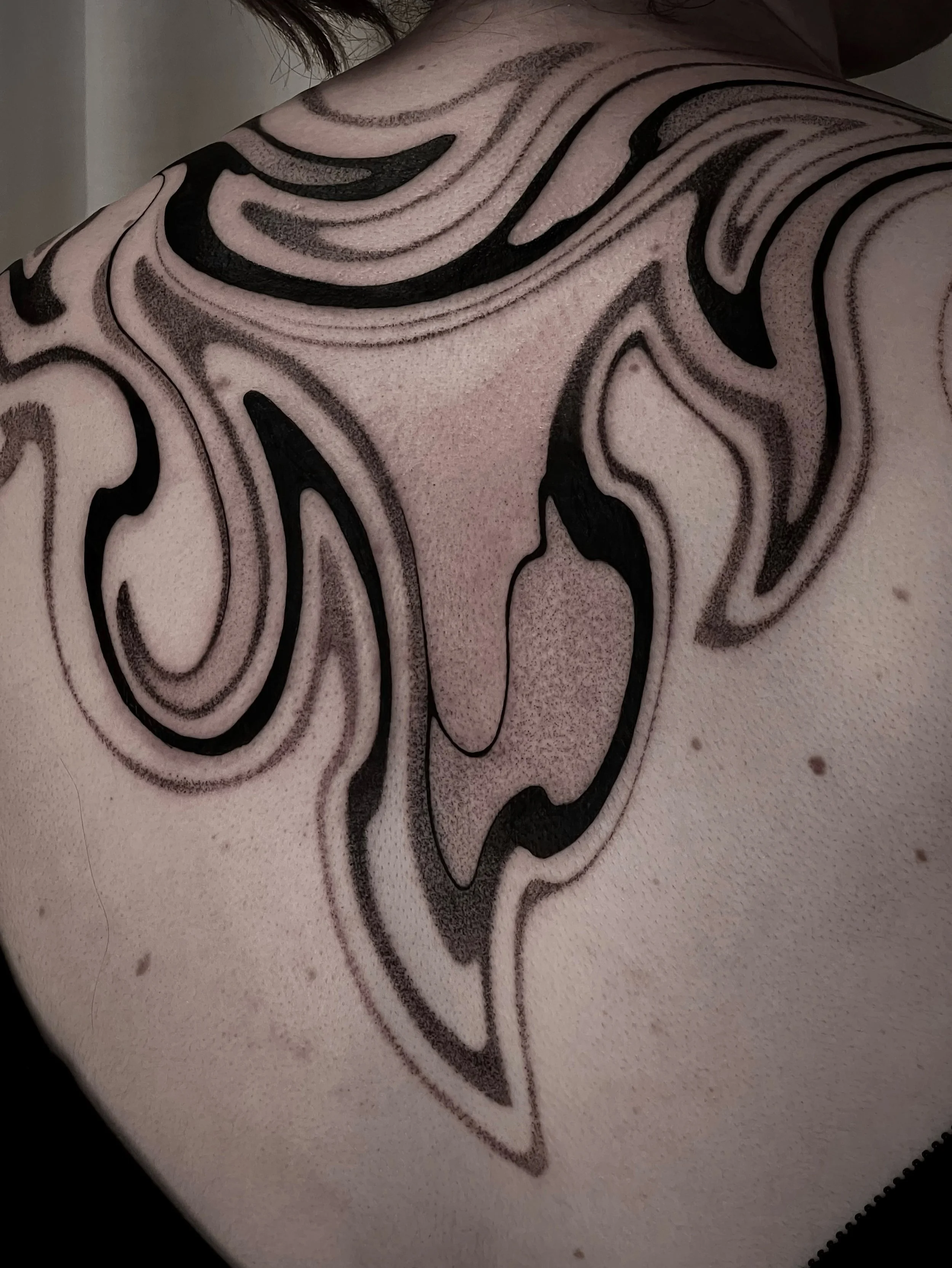 Freehand upper back flow for Jamie. Thank you for sitting so well and smashing this out in one sitting! (around 1 hour freehanding and 4 hours tattooing)