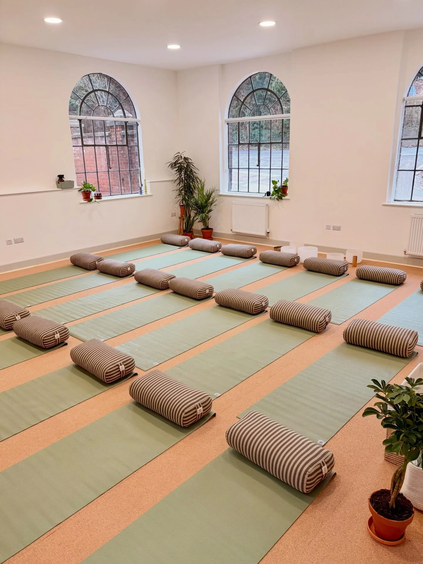 It&rsquo;s here&hellip; classes start at g&amp;g Brimscombe this FRIDAY! Join us for some much needed post Christmas movement 🫶🏼

NAILSWORTH 
Monday 
6pm Barre with @gracefulyogaa 
7:15 Yoga for Flexibility with @emilyhelsby.yoga.textiles 

Tuesday