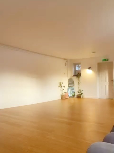 Did you know that the wonderful @tashyogaspace runs @thecalm_club? Along with a team of other amazing teachers Tash organises yoga events for children. We are thrilled that after school classes will be starting up again this Friday at 3:45pm. Suitabl