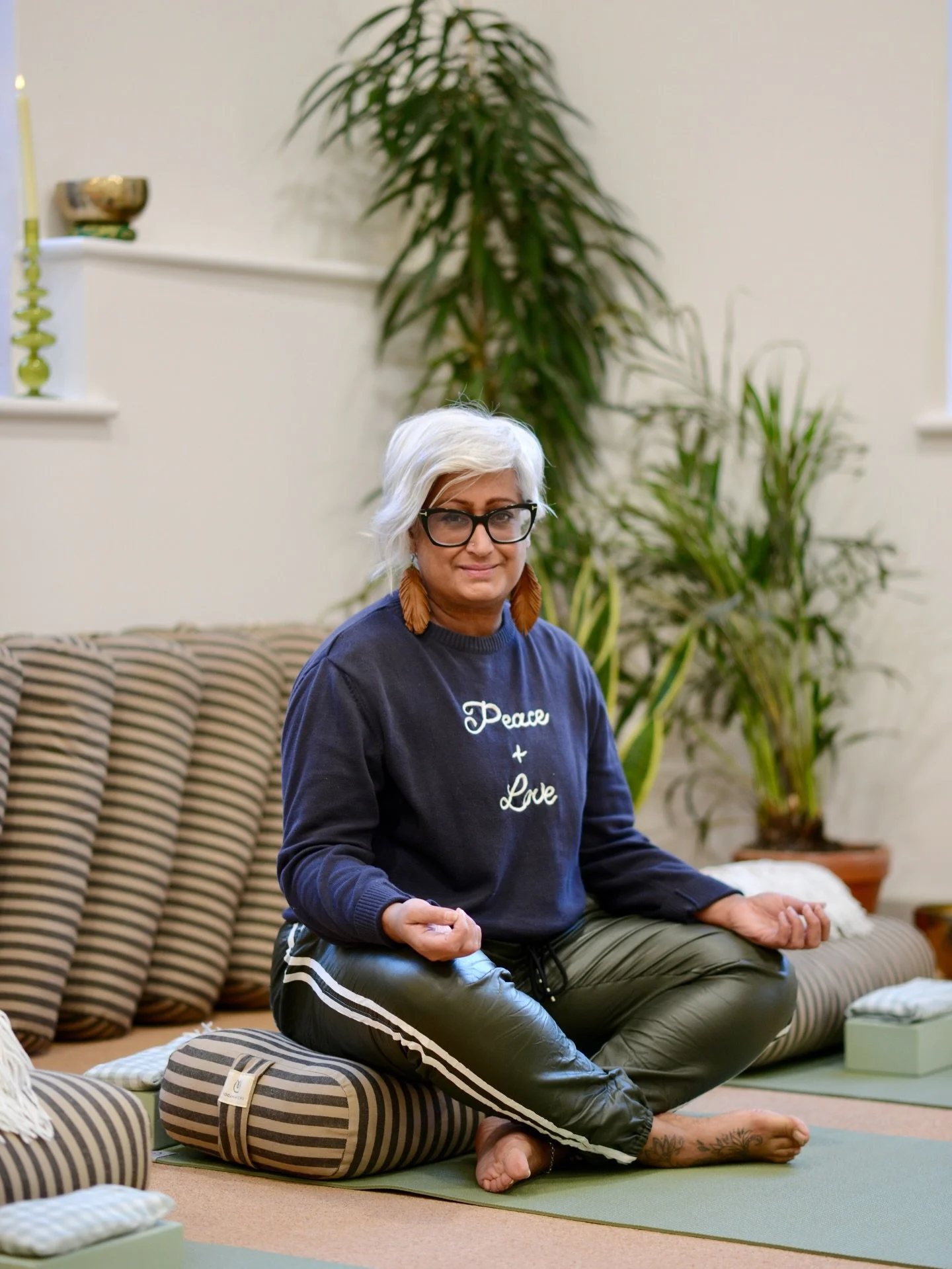 We are soooo excited to welcome @dipnotherapy to the team in Brimscombe. Starting tomorrow Dipti will be hosting weekly rest and restore classes. Perfect if you are in need of some chill. Join Dipti every Tuesday at 7:15pm. Book your space online 🫶?