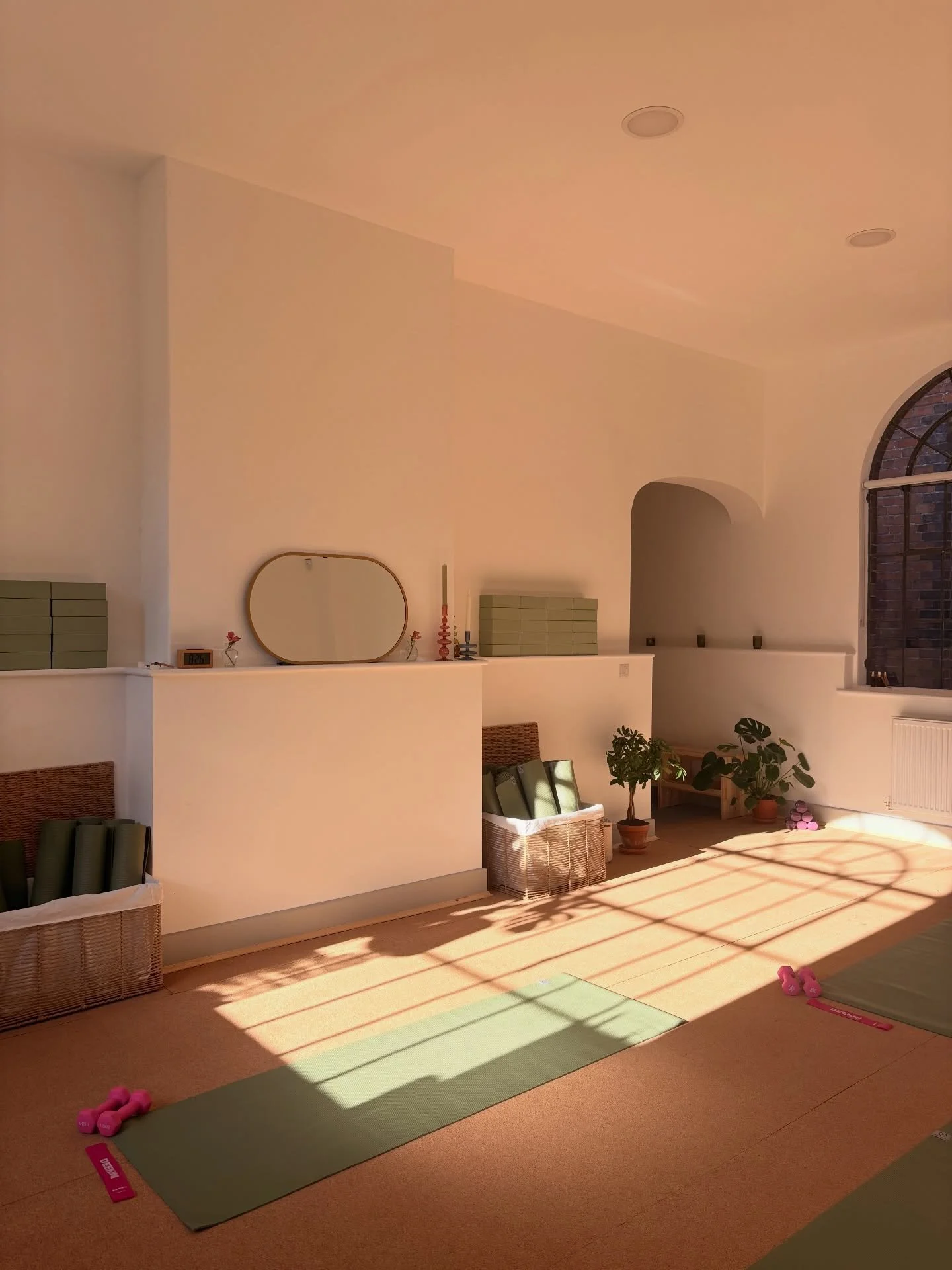 This weekend at g&amp;g 🌞 

Tomorrow (Sat) you are in the safe hands of Sharon &amp; Lara
9am @_lara_p_m BRIMSCOMBE 
9:30am @grownandforaged NAILSWORTH

Sunday 
10am Yoga &amp; coffee @gracefulyogaa 
6pm Sound with @gracefulyogaa