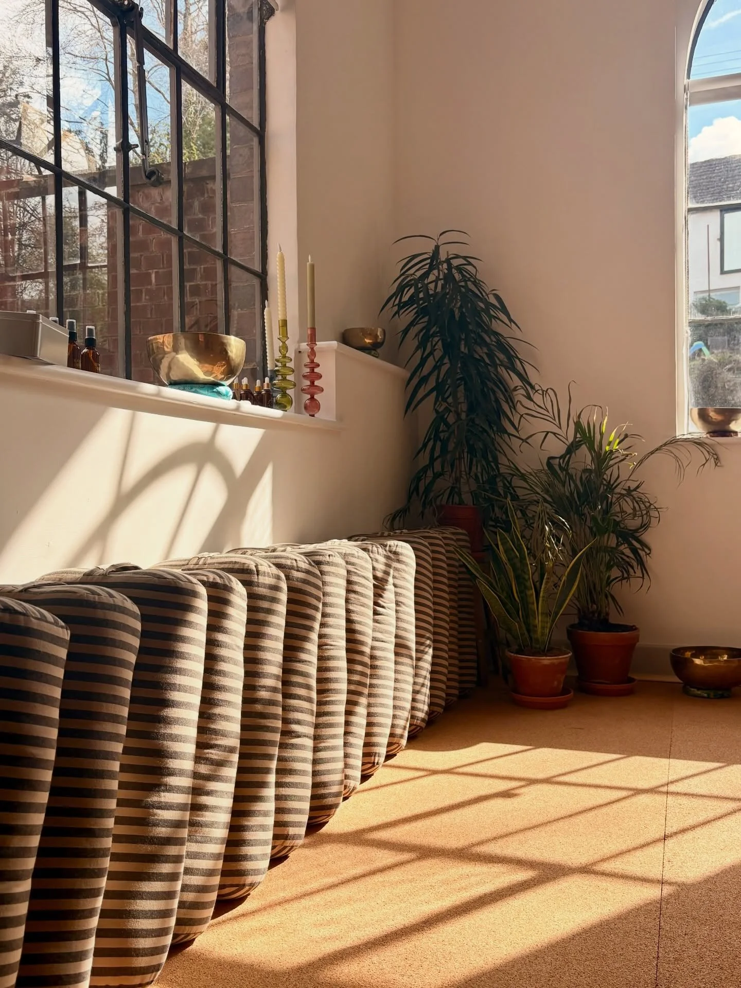 BANK HOLIDAY WEEKEND @ g&amp;g 

The sun is sticking around and our doors are open! 

Saturday 
9am @grownandforaged BRIMSCOMBE
9:30am @gracefulyogaa NAILSWORTH 

Sunday 
10am Yoga &amp; Coffee BRIMSCOMBE
6pm Sound with @gracefulyogaa BRIMSCOMBE