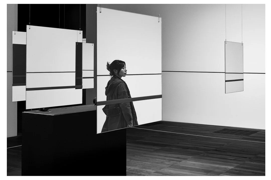 #london #londonbnw #londonsights #streetphoto #streetphotography #leicamono #leicaphotography #urbanphotography #touristlondon #streetphotolondon #travel #tatemodern