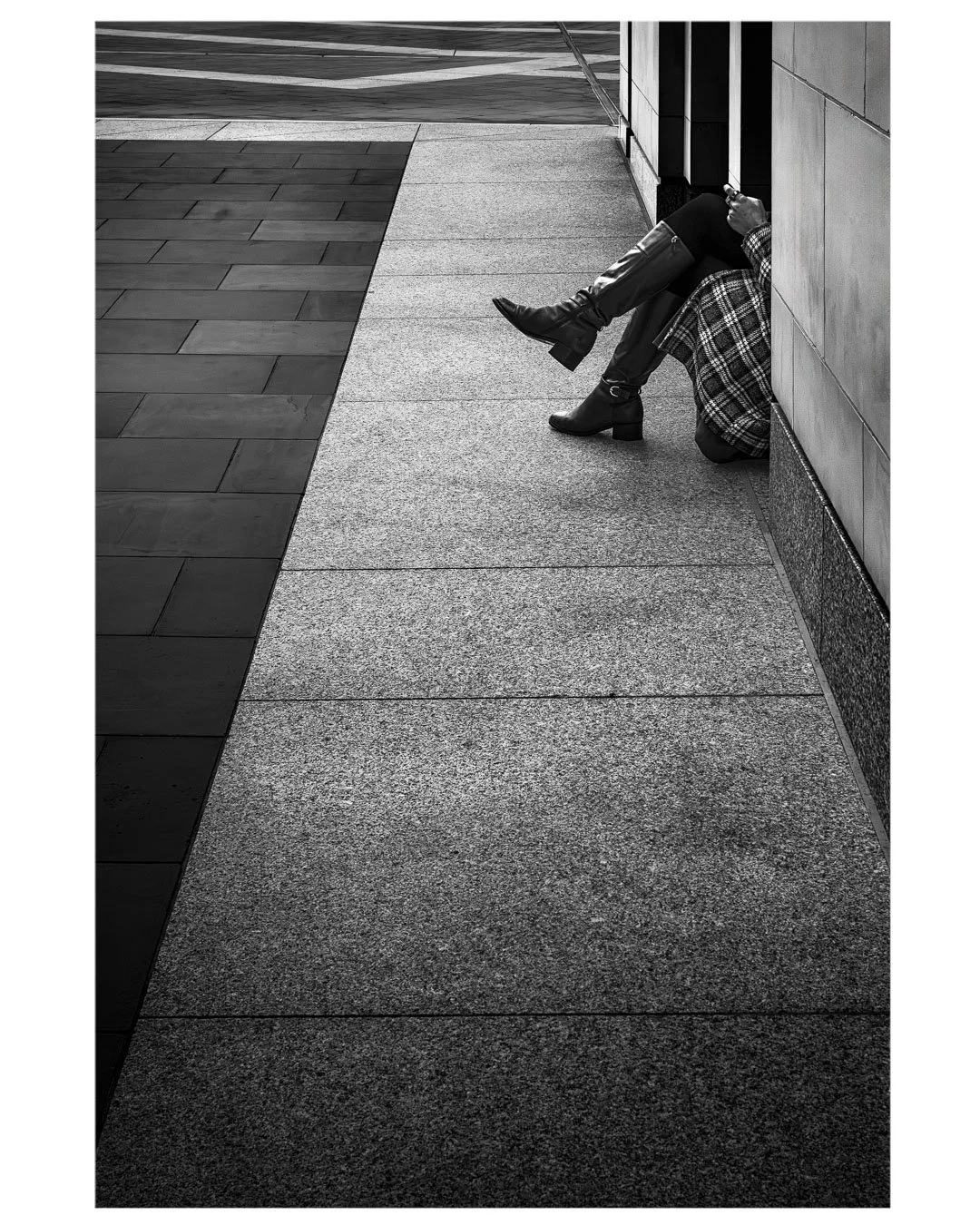 #london #londonbnw #londonsights #streetphoto #streetphotography #leicamono #leicaphotography #urbanphotography #touristlondon #streetphotolondon #travel