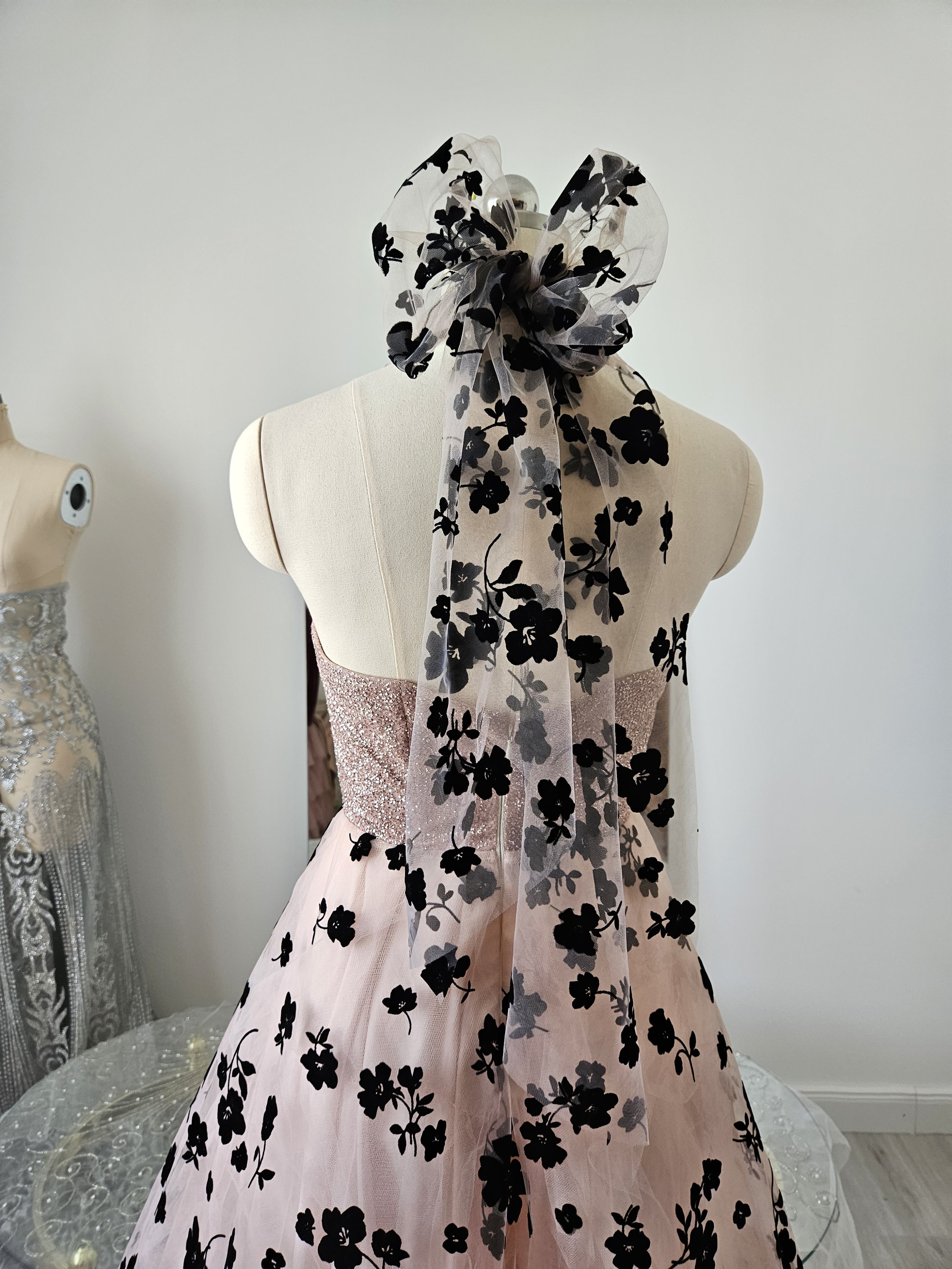 Kleid rosa Schleife rückenfrei Glitzer Rücken Ausschnitt Schleifchen Band funkelnd
