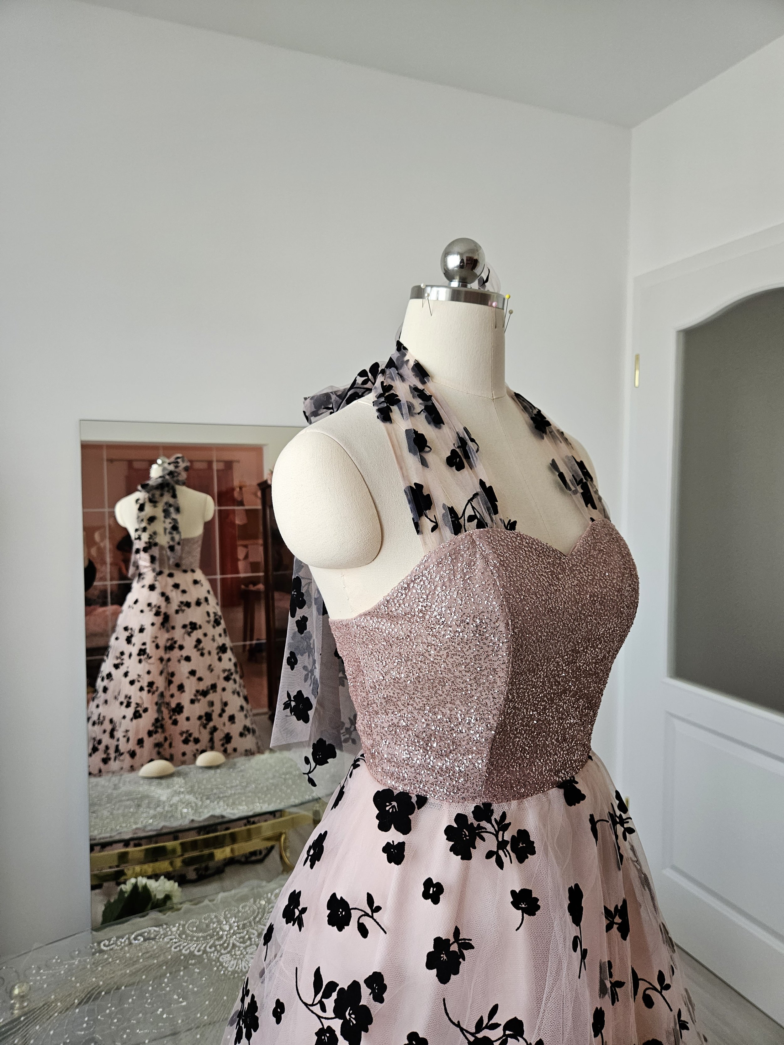 Oberteil Barbie Kleid Glitzer rosa pink Schleife Zierschleife Neckholder funkelnd Herzausschnitt eng anliegend sexy