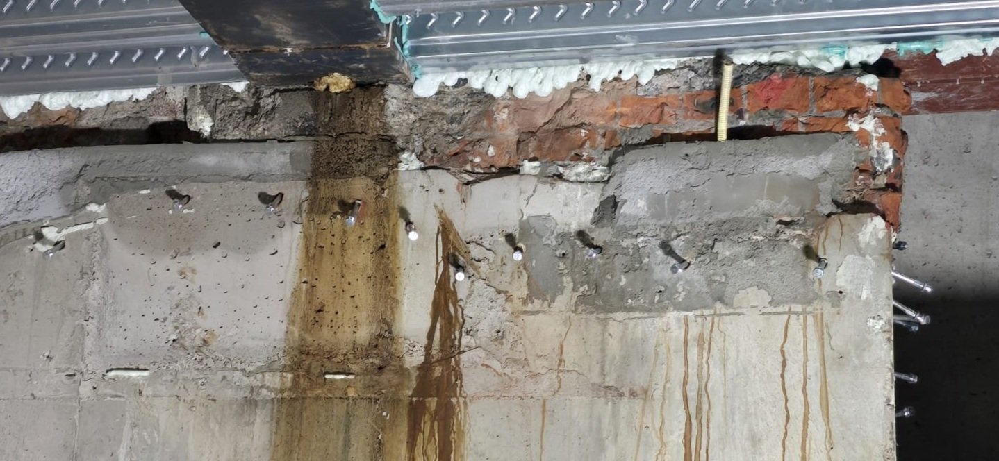"Van Wateroverlast naar Verfijning: Onze Klus in de Nieuwbouwkelder van een Statig Herenhuis in Oud Zuid, Amsterdam"