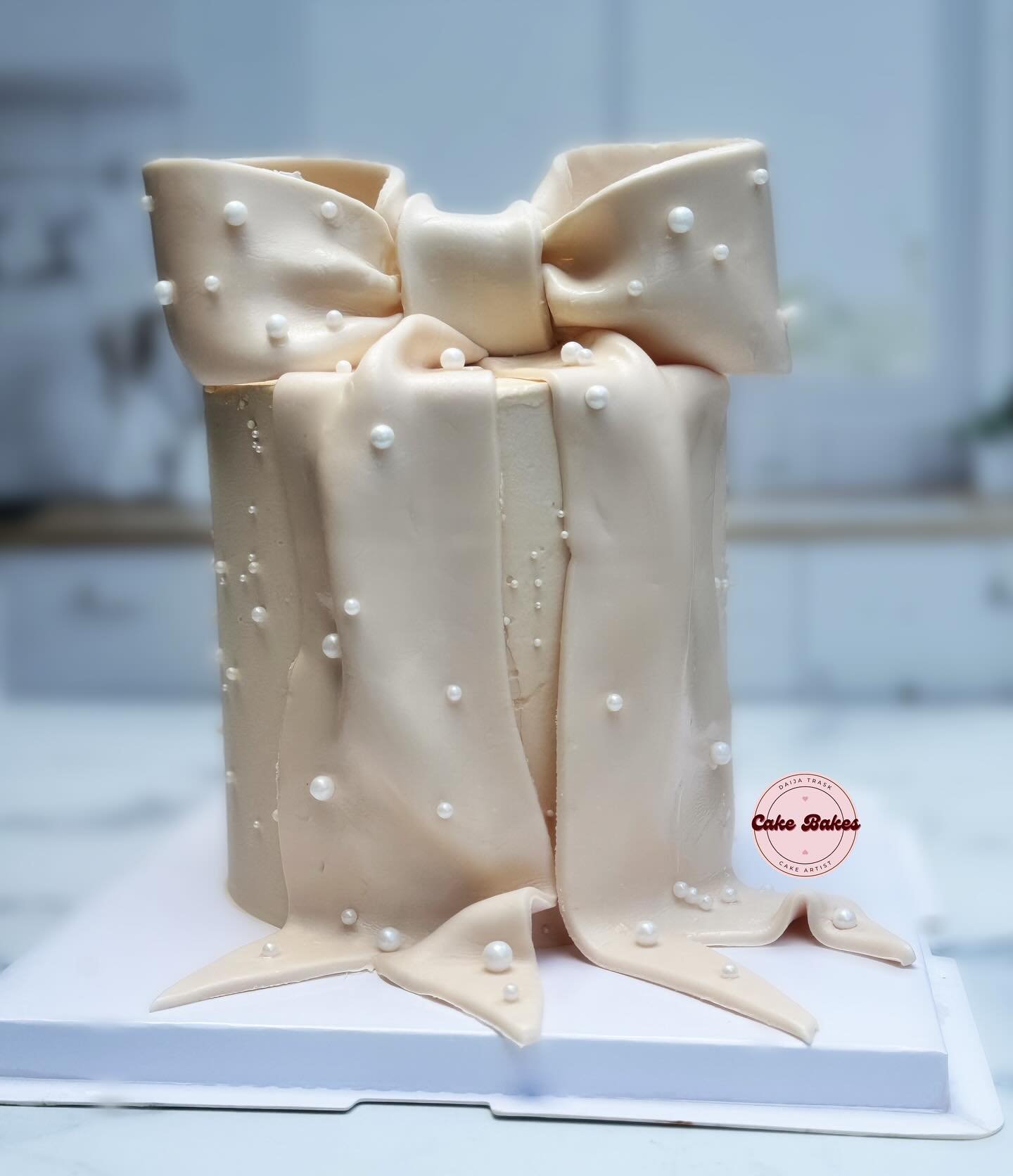 Isn&rsquo;t she lovely 🎀✨ #batonrougebaker #batonrougebakers #batonrougecakes #cakesquares #blueyandbingo #cakebakesbr #blueycake #bluey #batonrougebaker #batonrougebakers #batonrougecakes #cakesquares #heartcake #cakebakesbr #vintagecake #vintage #