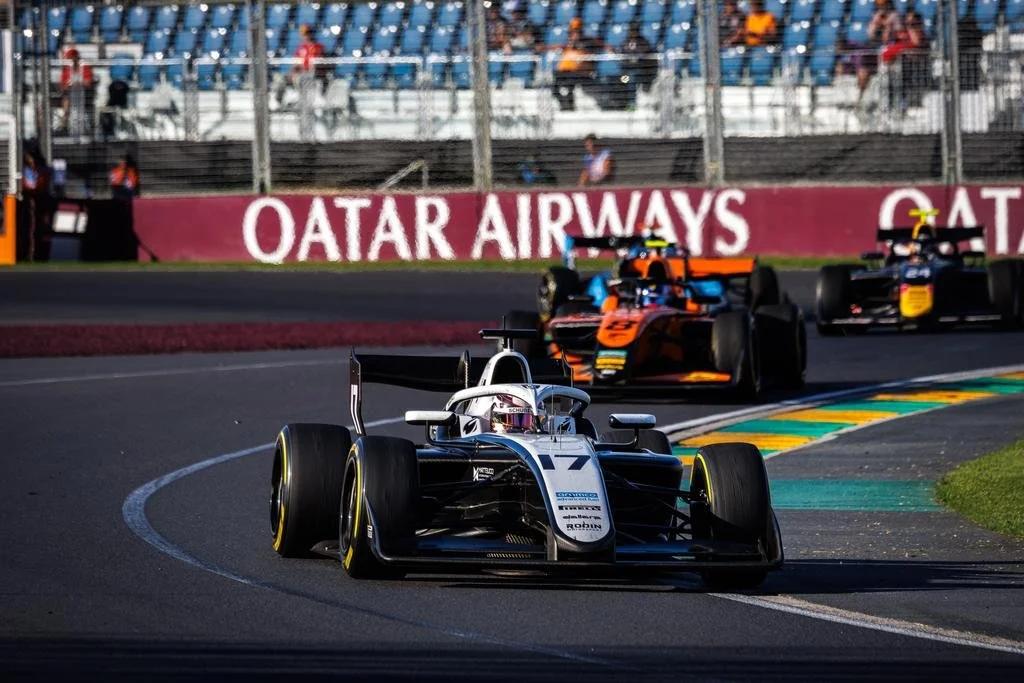 Na Fórmula 3, Pedro Clerot faz corrida combativa, fatura top-10 e pontua na Austrália