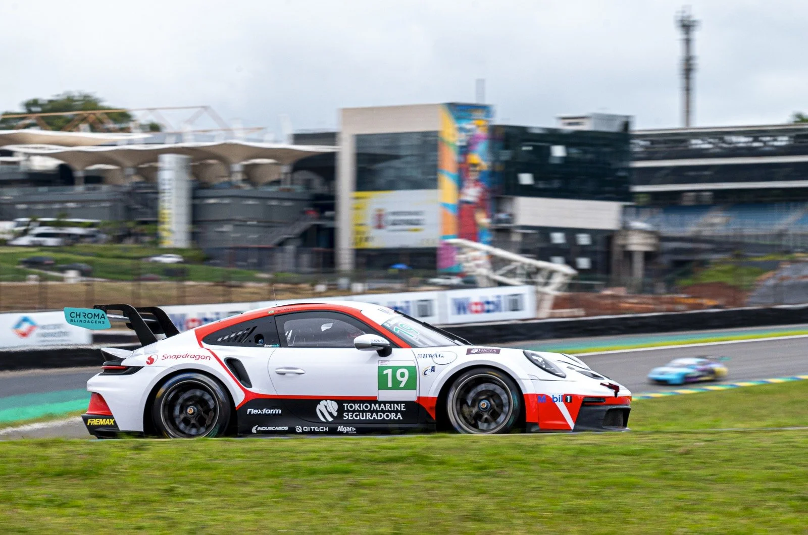 Pipo Massa cria casca com pole e vitórias em sua estreia na Porsche Cup
