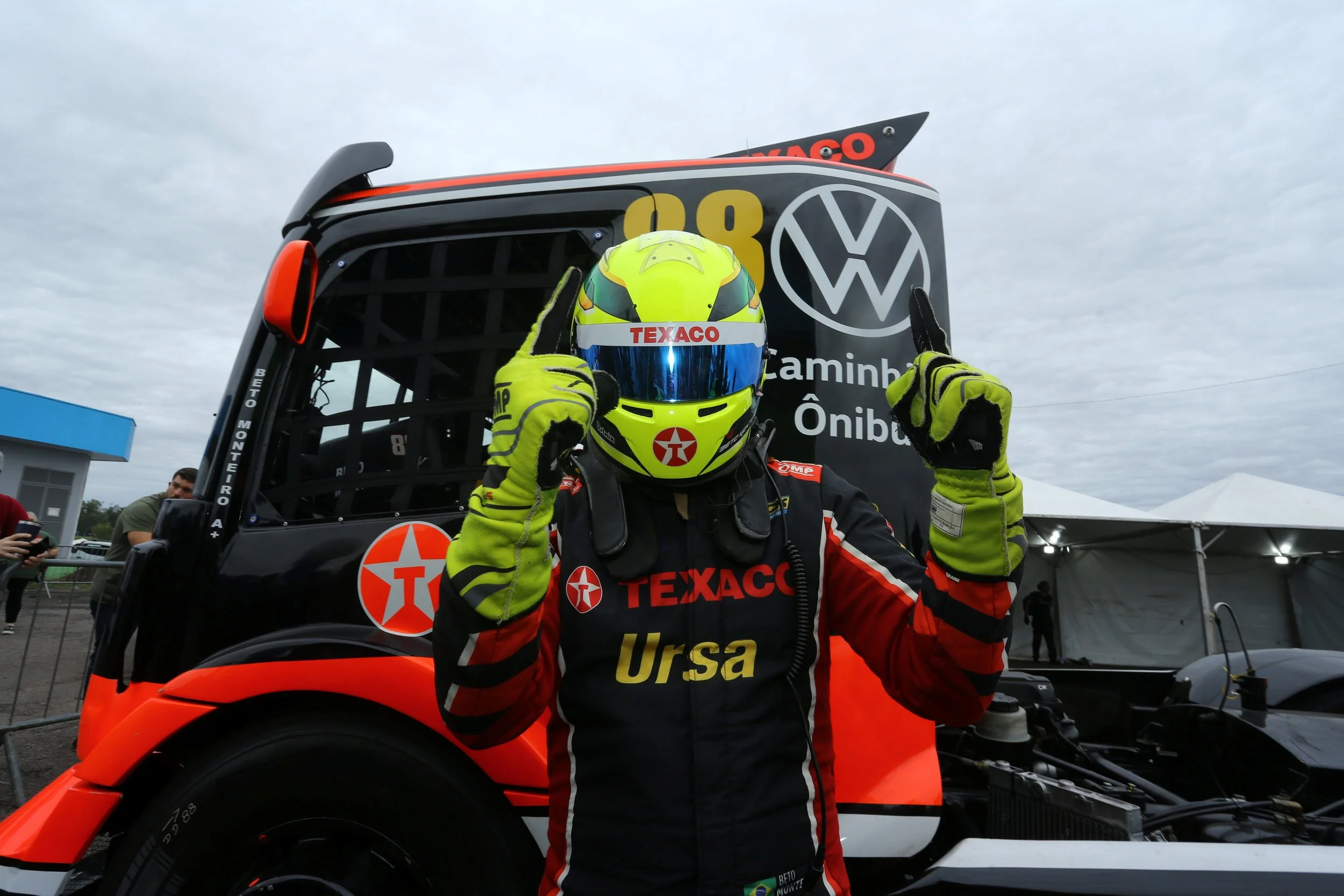 Em Santa Cruz do Sul, Beto Monteiro vence corrida 1, garante P2 na segunda prova e lidera a Copa Truck