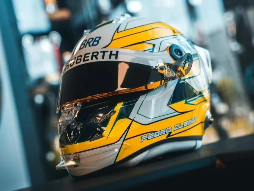 Pedro Clerot homenageia Ayrton Senna com capacete especial para o GP de Mônaco na F3