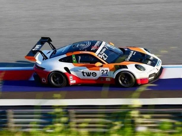 Matheus Ferreira faz corrida de recuperação e conquista top-5 na Porsche Supercup da Áustria