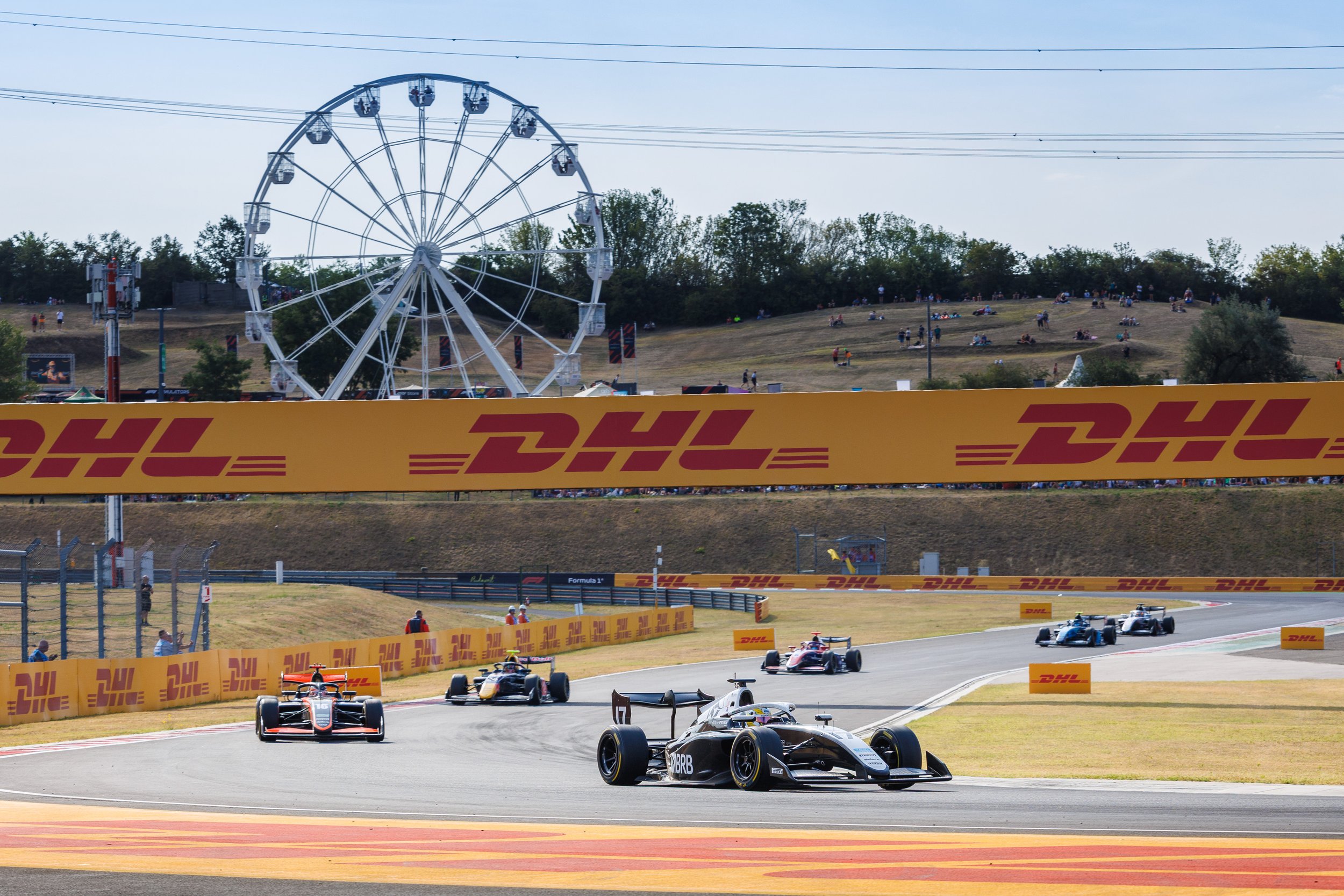 Pedro Clerot escala 11 posições e é destaque na corrida principal da F3 na Hungria