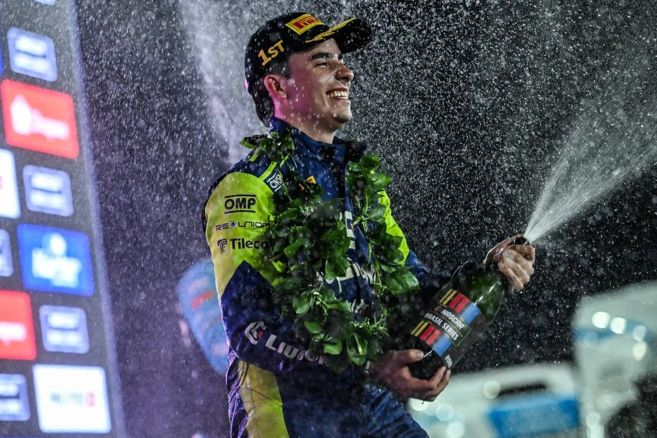 “Precisava muito deste resultado”, celebra Arthur Gama após vitória na Night Challenge da Nascar Brasil em Cuiabá