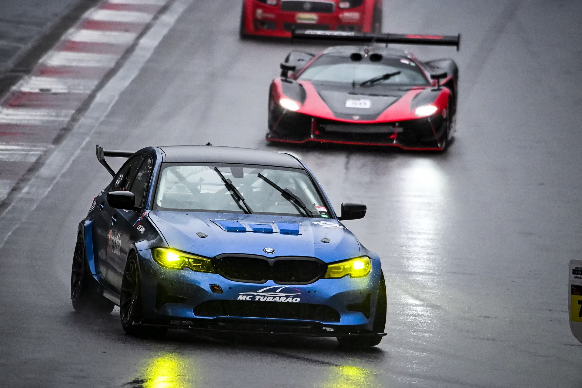 MC Tubarão vence na GT2 e sobe ao pódio da P2 em etapa chuvosa no FuelTech Velopark