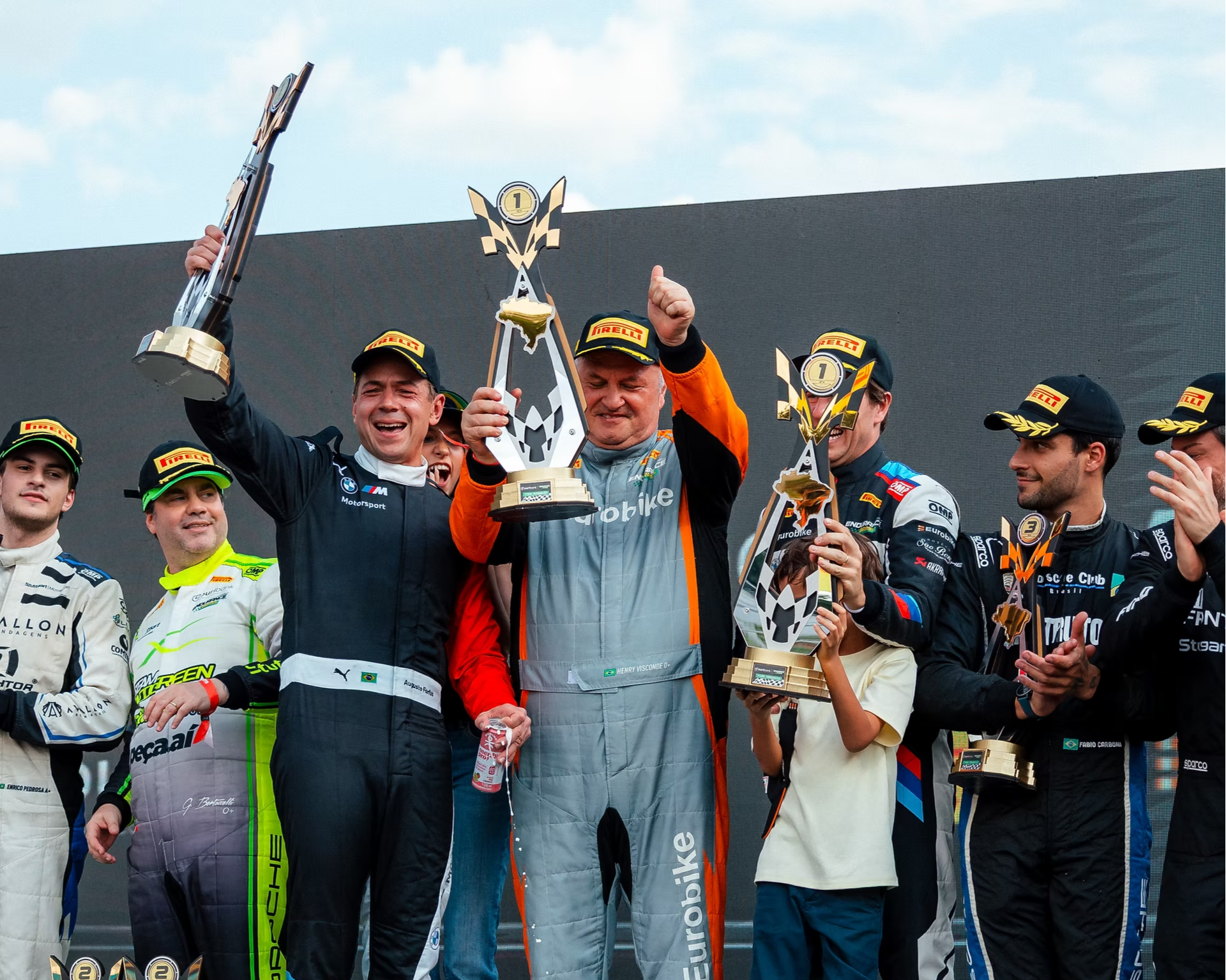 MC Tubarão e Eurobike vencem com a BMW M4 e mantém McLaren na briga pelo título da GT4