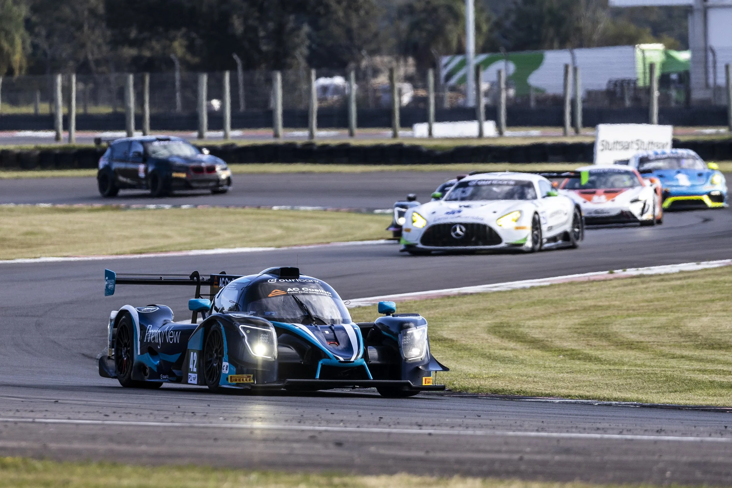 Trio Lucas Foresti, Victor Foresti e Gabriel Koenigkan arranca no final para vencer pela terceira vez em 2026