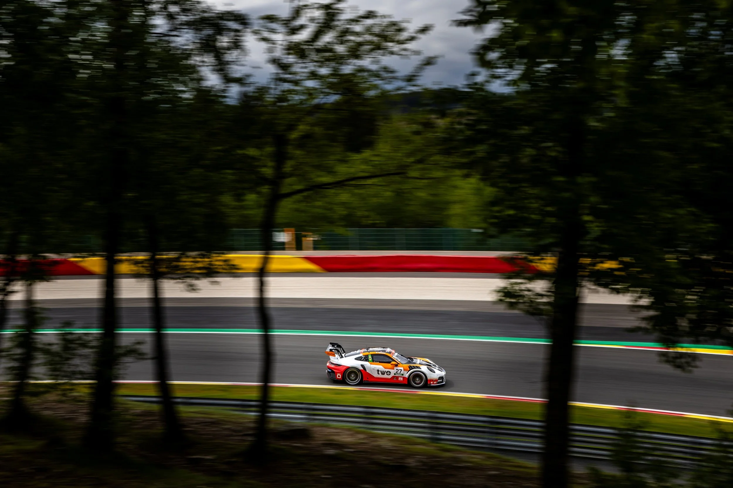 Pela Porsche Cup Alemã, Matheus Ferreira conquista pódio com terceiro lugar em Spa