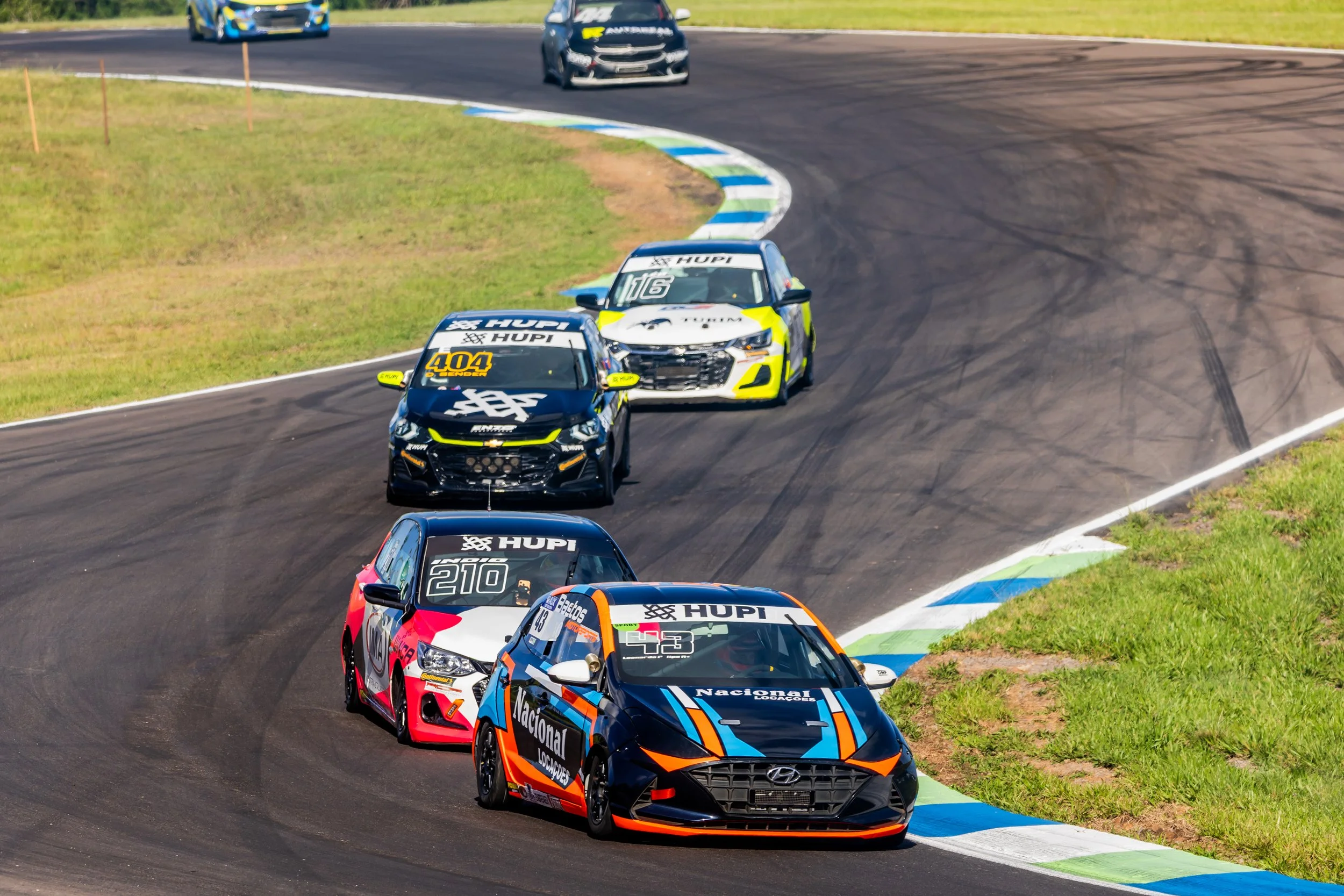 Cronômetros apertados marcam abertura da segunda etapa da Turismo 1.4 Brasil