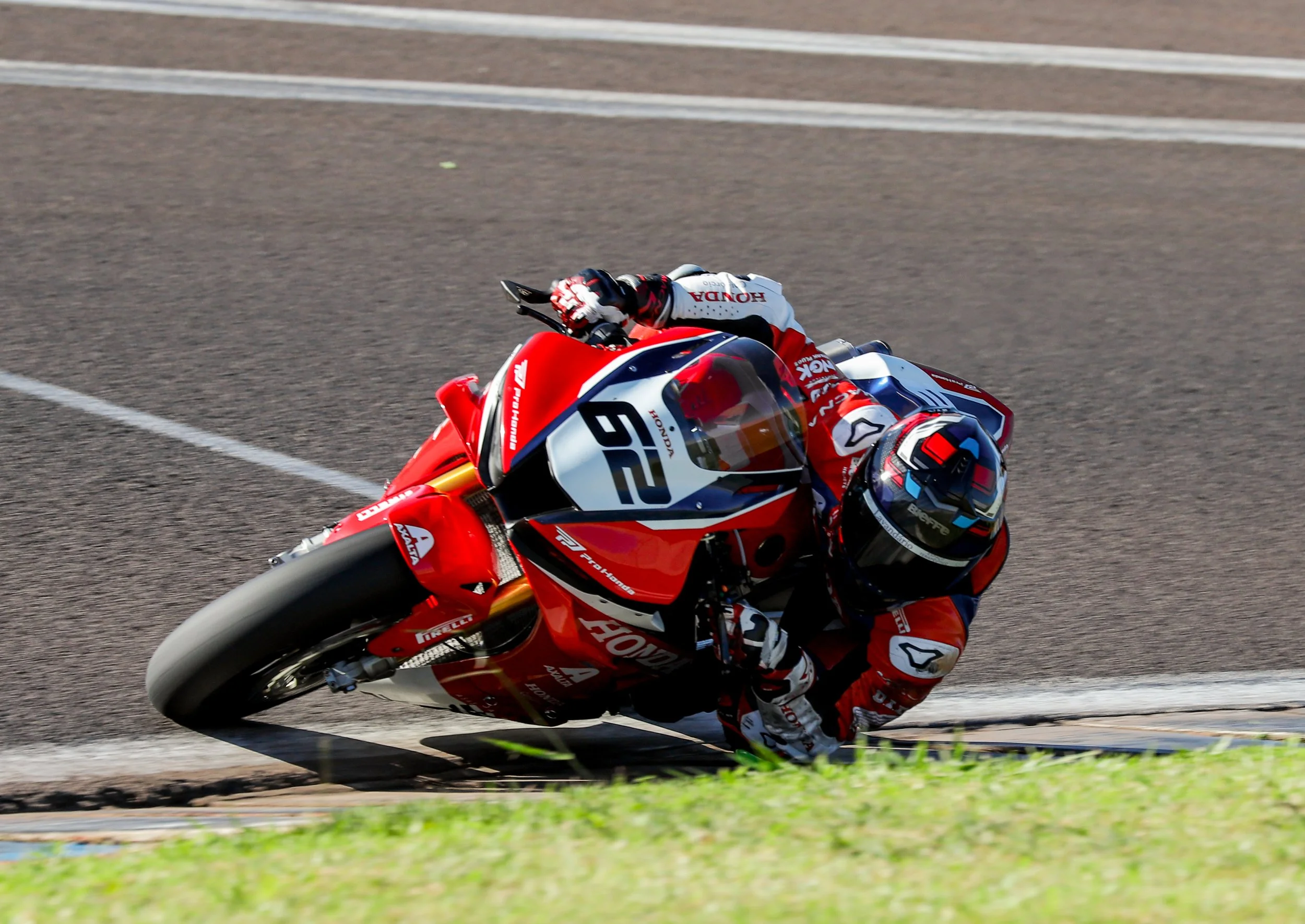 Kevin Fontainha conquista primeira vitória na GP1000 by Motul em chegada emocionante no MOTO1000GP de Cascavel