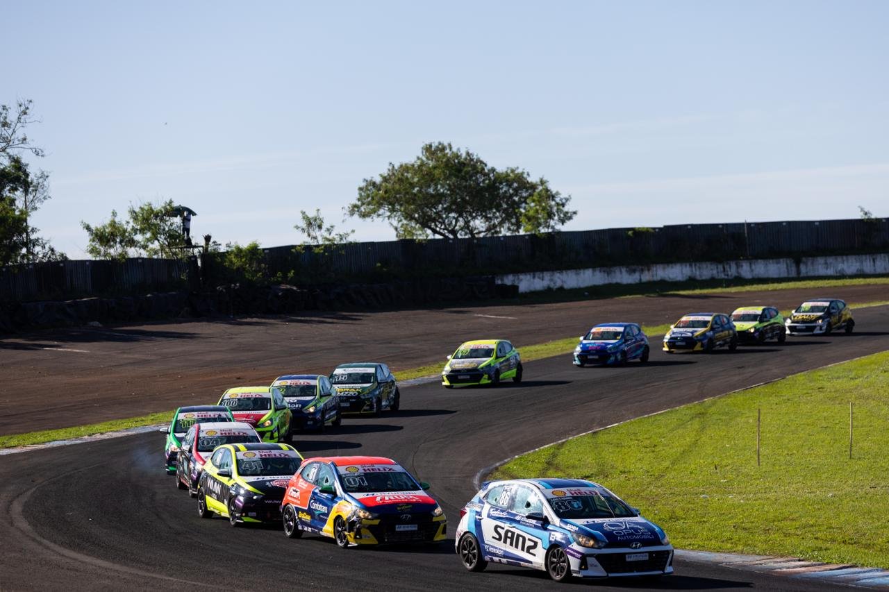 Adilson Jr., Otavio Colle, Silas Passos e Mika Peixoto são os novos campeões da Copa Hyundai HB20 em Londrina