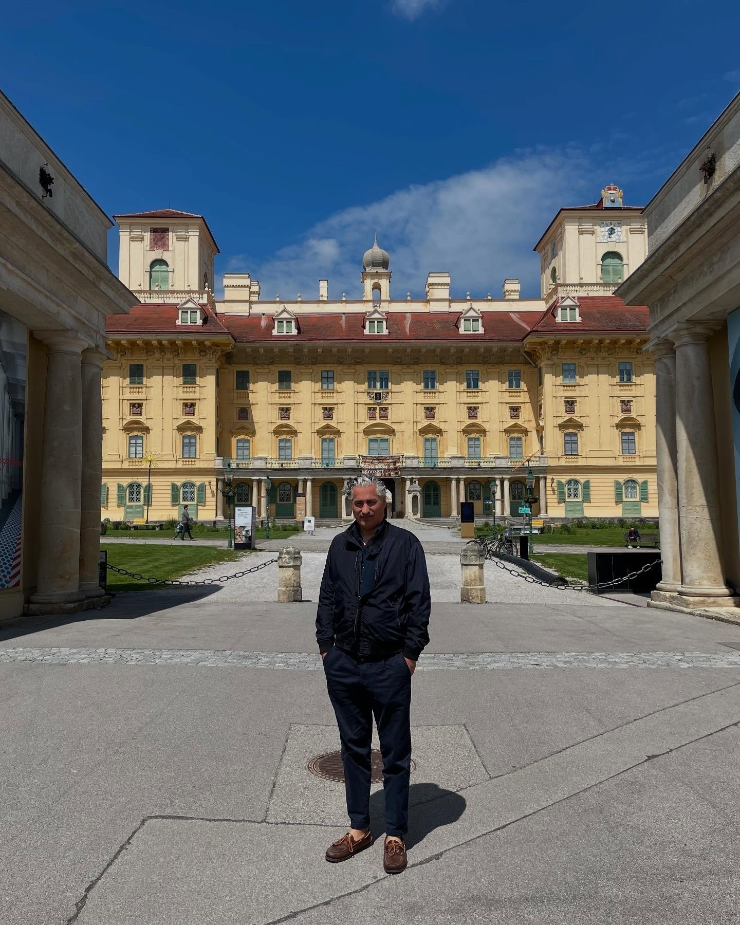 ❗️❗️Save the date❗️❗️@eisenstadt Schloss Esterházy 25th May at 11 am
@mariaradutu solist and artistic director of the festival keys to heaven and the @klangkollektivwien_official at Joseph Haydn’s stronghold♥️
A unique venue for a