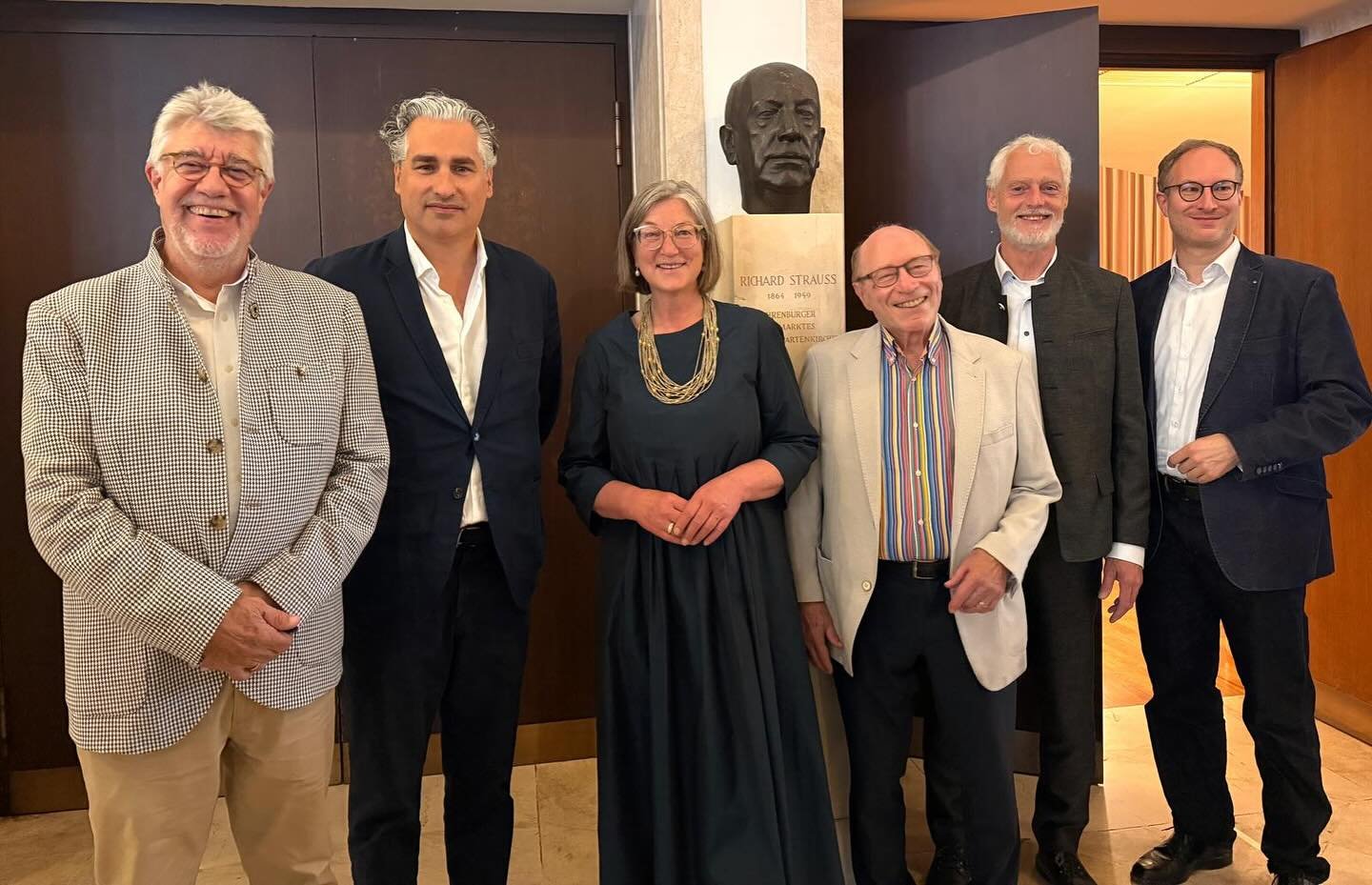 Garmisch-Partenkirchen Mayor, Artistic Director Dominik Šedivy and supporters of the @richardstrausstage Garmisch-Partenkirchen and Richard Strauss himself.