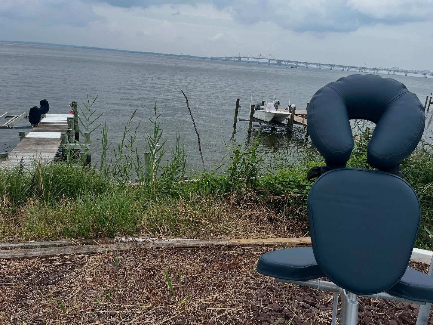 Love this view? You can also have a relaxing massage in the comfort of your own home (or backyard) 🌊💆🏽&zwj;♀️