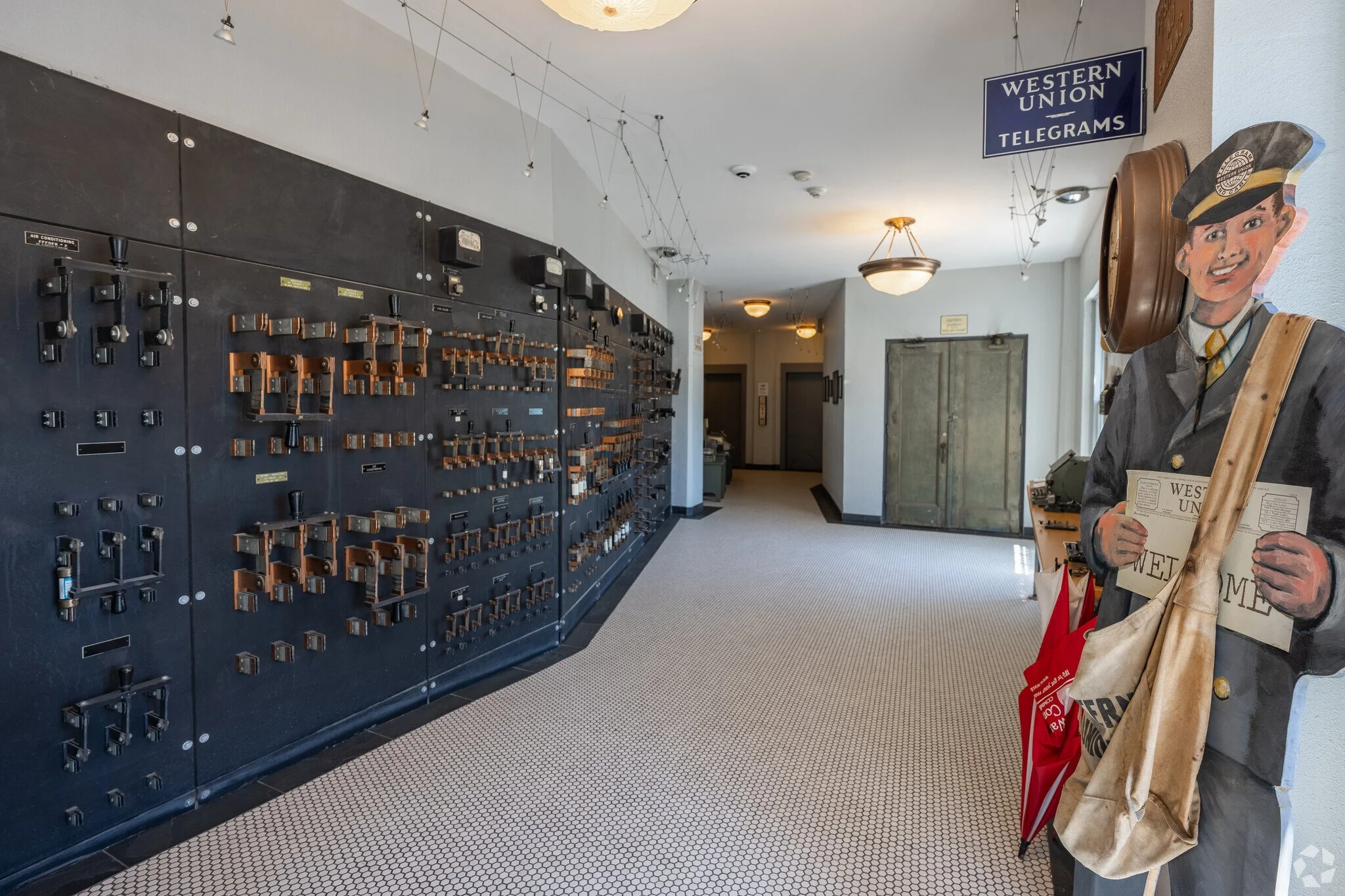 100-E-7th-St-Kansas-City-MO-Interior-Photo-9-LargeHighDefinition.jpg