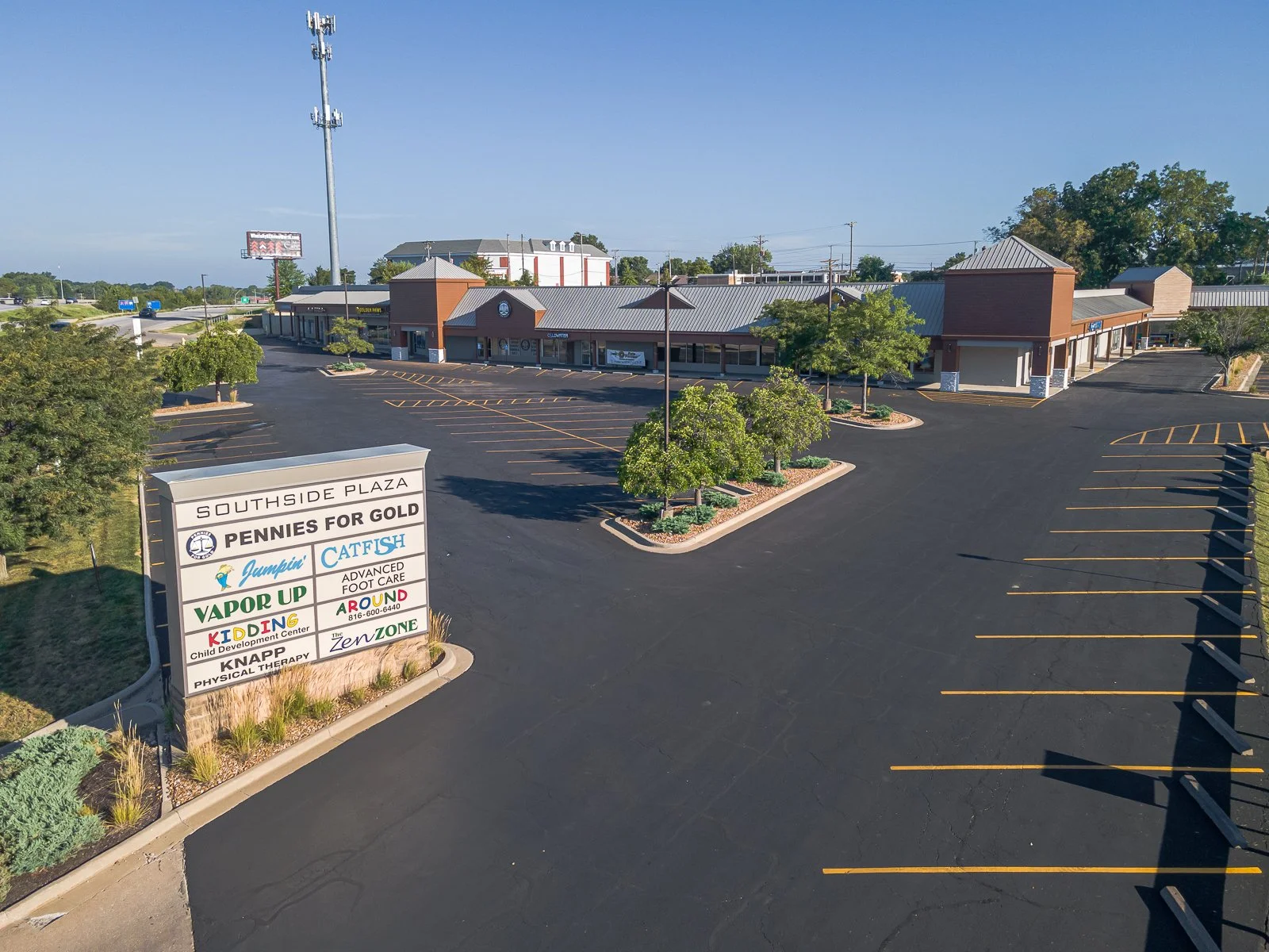 800-862-SW-Blue-Pky-Lees-Summit-MO-Building-Photo-1-LargeHighDefinition.jpg