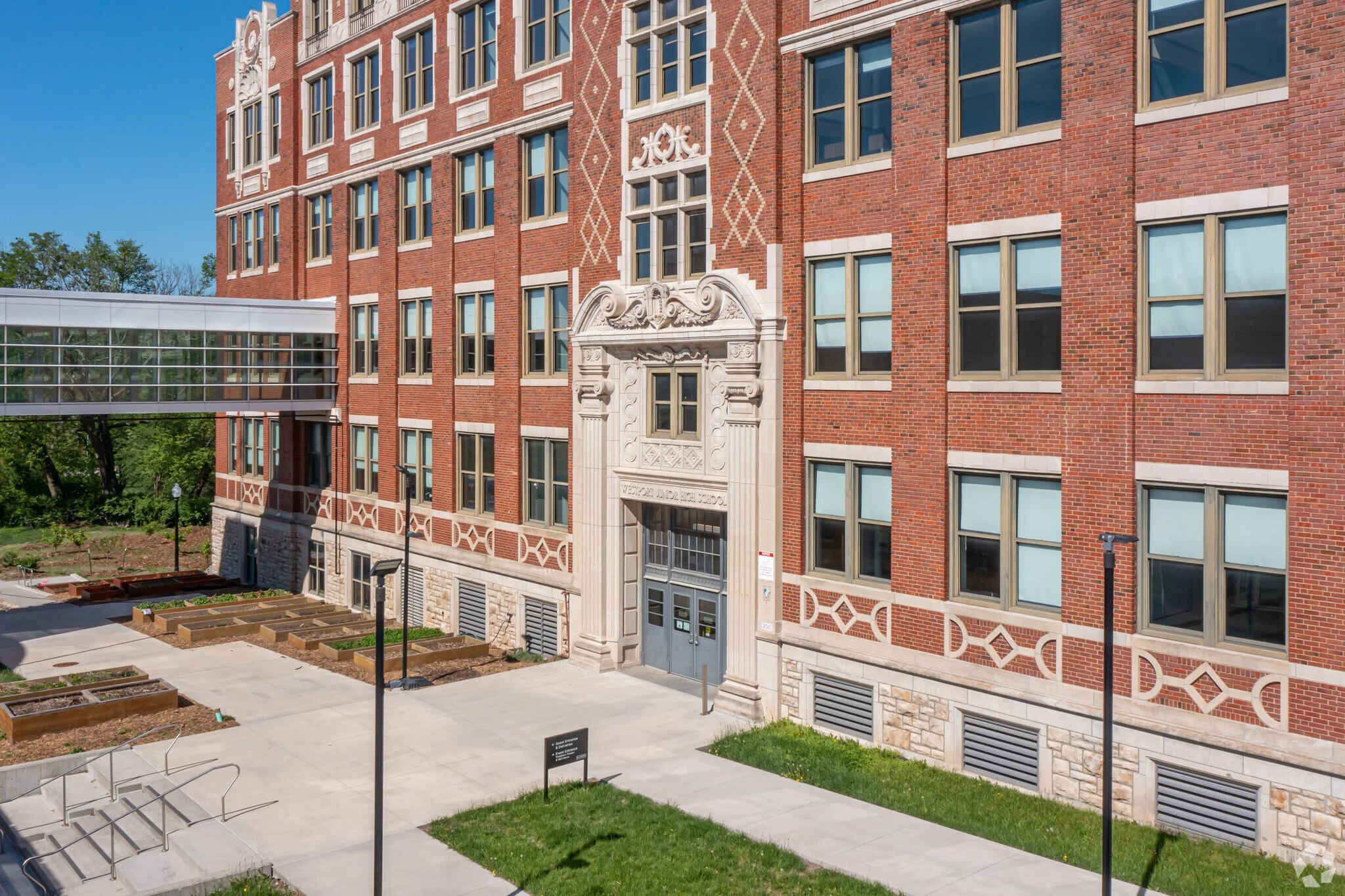 300-E-39th-St-Kansas-City-MO-Building-Photo-3-LargeHighDefinition.jpg