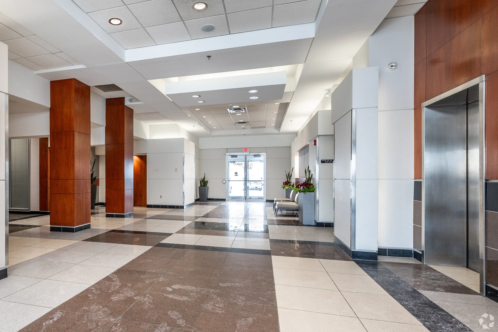 5800-Foxridge-Dr-Mission-KS-Lobby-7-LargeHighDefinition.jpg