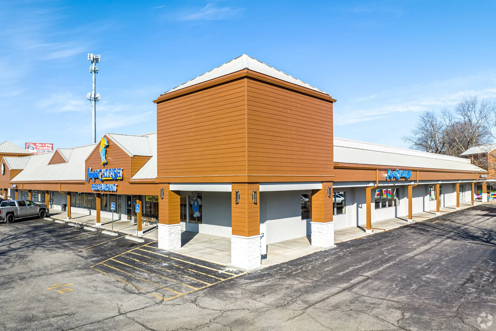 800-862-SW-Blue-Pky-Lees-Summit-MO-Building-Photo-6-LargeHighDefinition.jpg