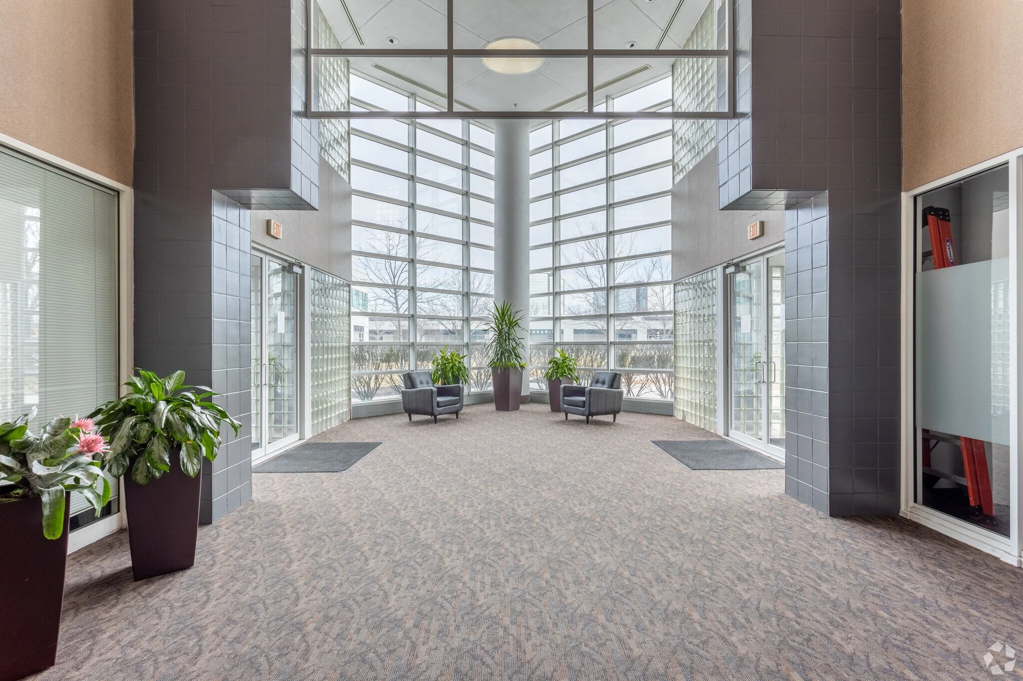 7171-W-95th-St-Overland-Park-KS-Lobby-4-LargeHighDefinition.jpg