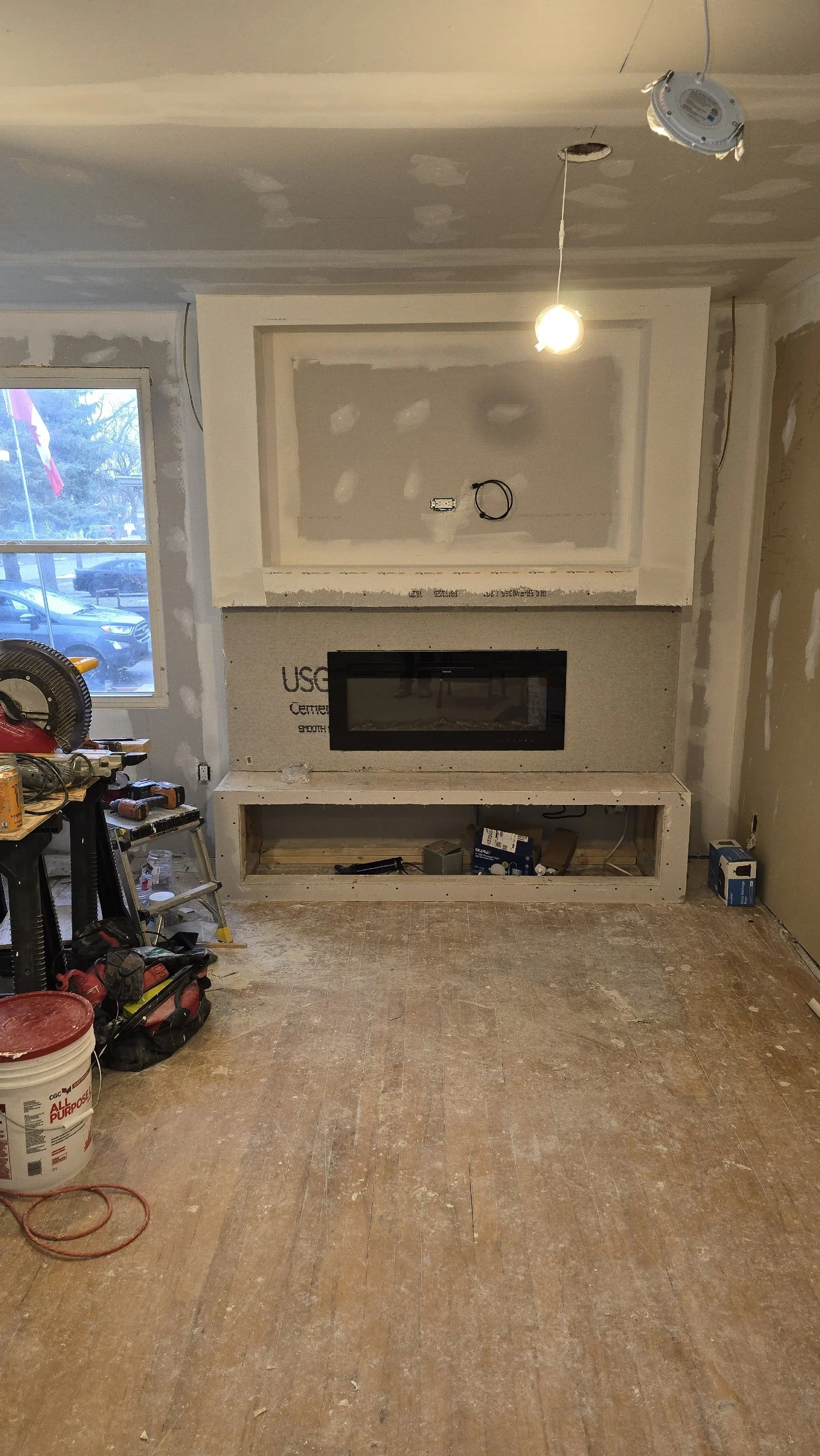 Custom Fireplace and Tv Wall - Whiteoaks London Ontario