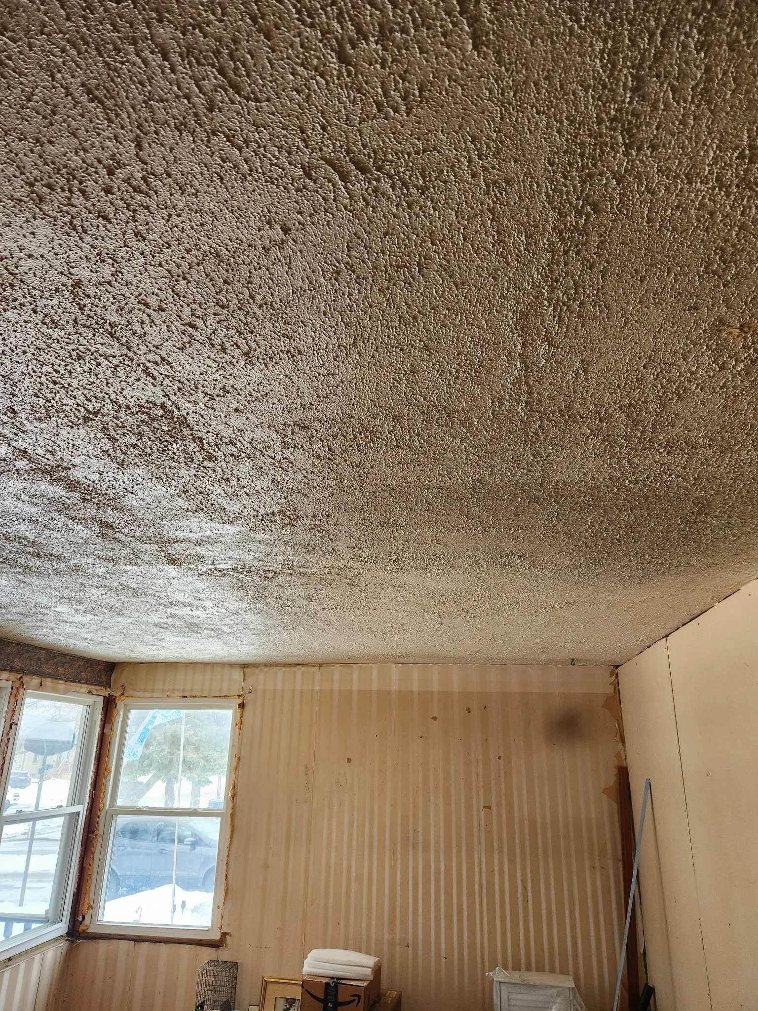 THis image shows a living room before a badly needed renovation