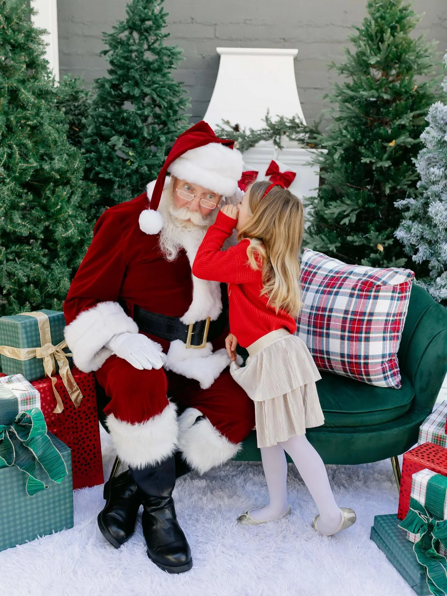 🎅🏼 📸 Have you heard? Our Sunday, December 8th galleries have all been emailed! Make sure to check your spam folder 💌 

If you can&rsquo;t find me after looking in your spam email us at party@stylemyholidays.com

Also, great news - we were sold ou