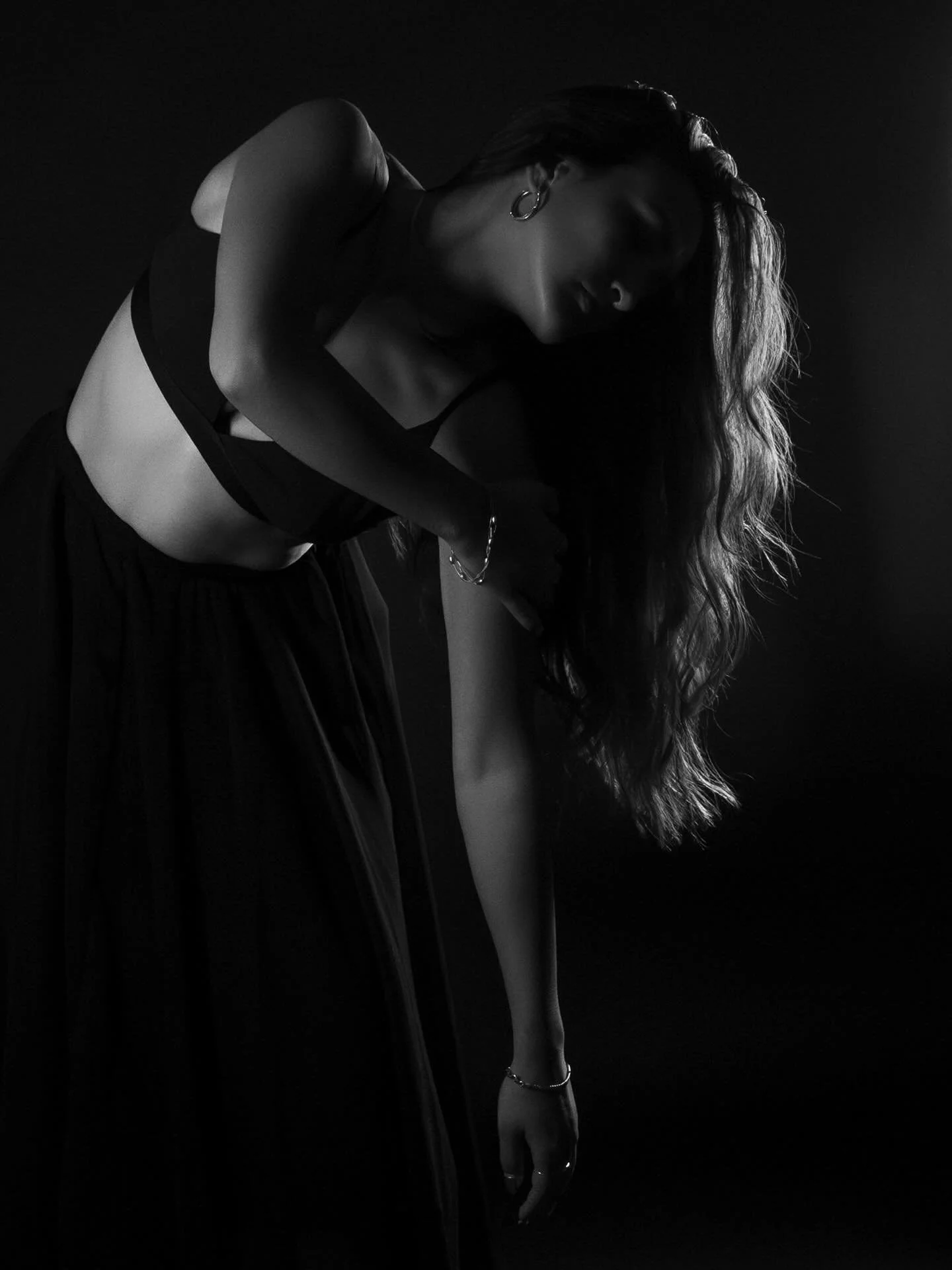 I recently had the pleasure of photographing a dance portfolio for the lovely @kayliehegel19. We spent about four hours experimenting with various lighting, outfits, and backdrops. She was elegant, patient, and a total pleasure to work with. She is a