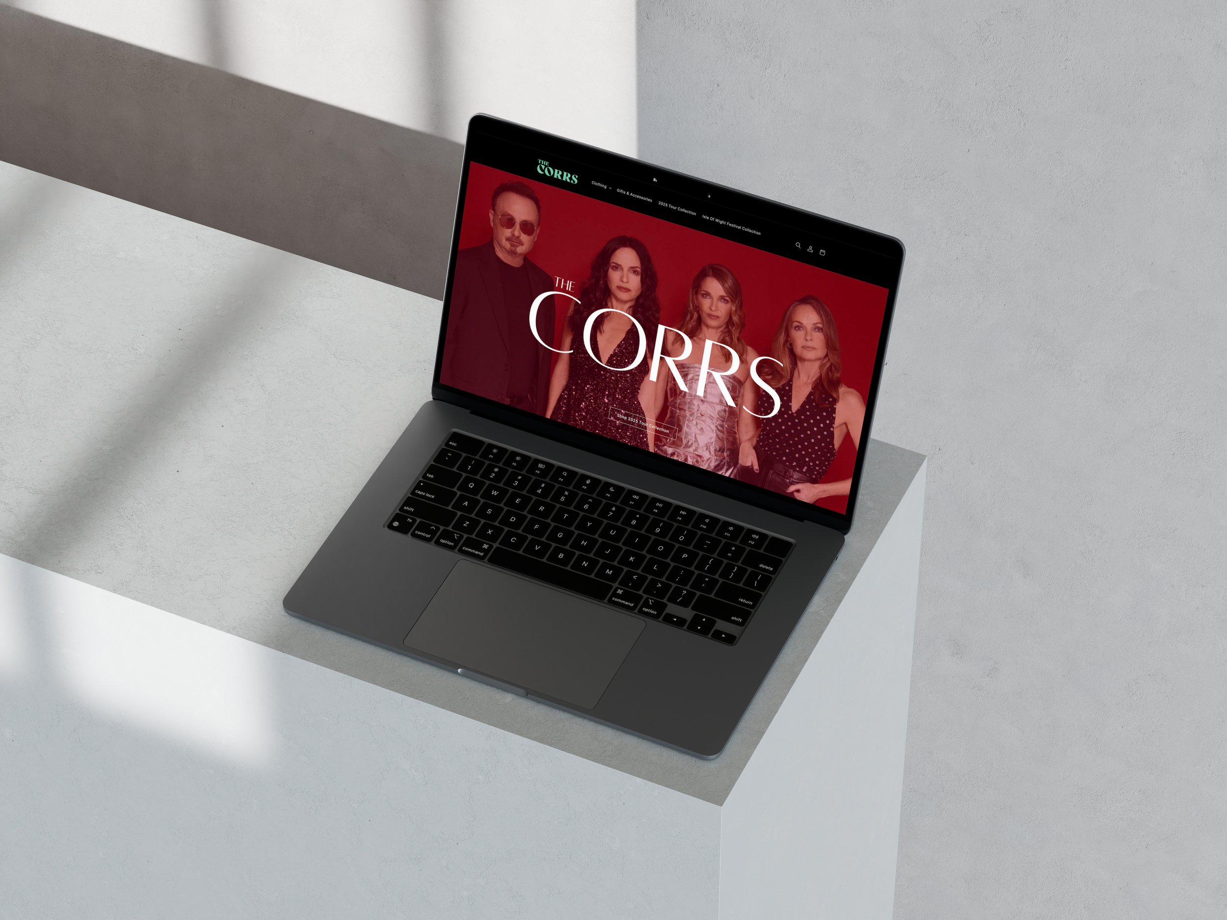 mockuuups-macbook-pro-mockup-placed-on-a-marble-surface.jpeg
