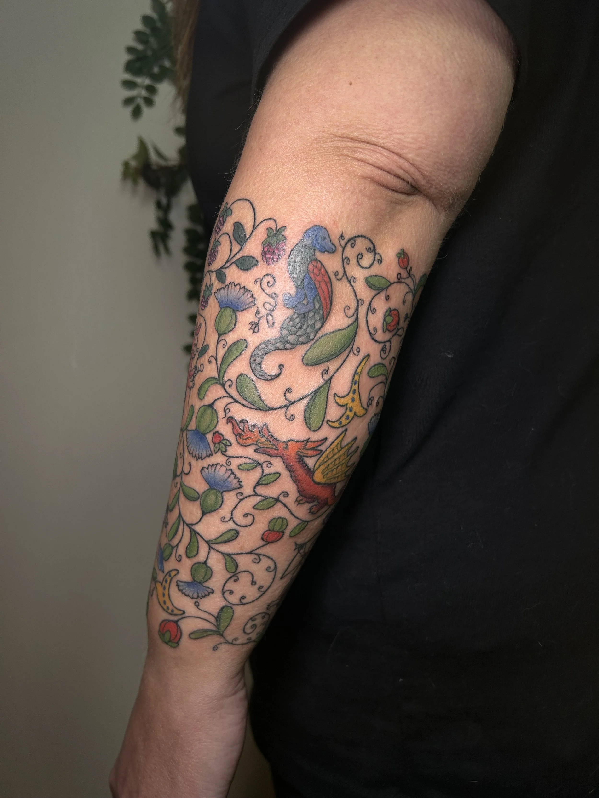 Color medieval ornamental arm wrap 2