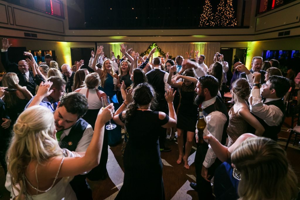 how-dj-lighting-affects-your-wedding-photos-12-3961.jpg
