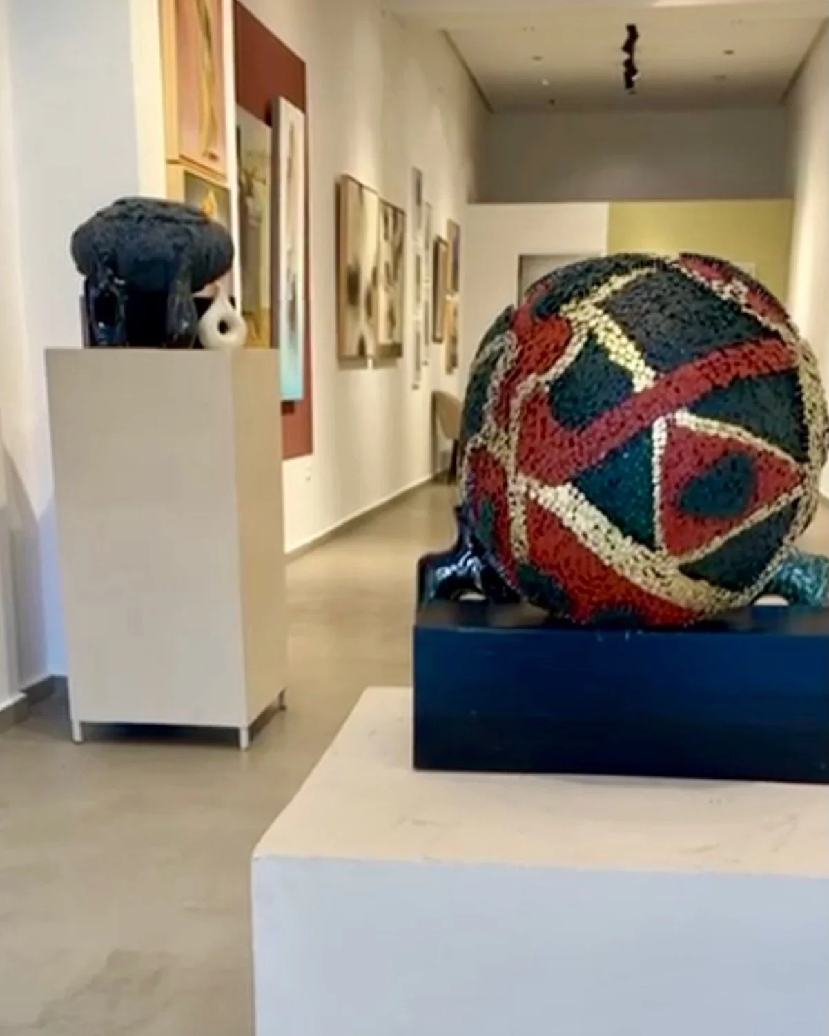 &laquo; Une s&eacute;lection de mes sculptures est actuellement expos&eacute;e &agrave; la Eden Art Gallery &agrave; Casablanca &mdash; un dialogue entre mati&egrave;re, nature et &eacute;motion &agrave; d&eacute;couvrir. &raquo;