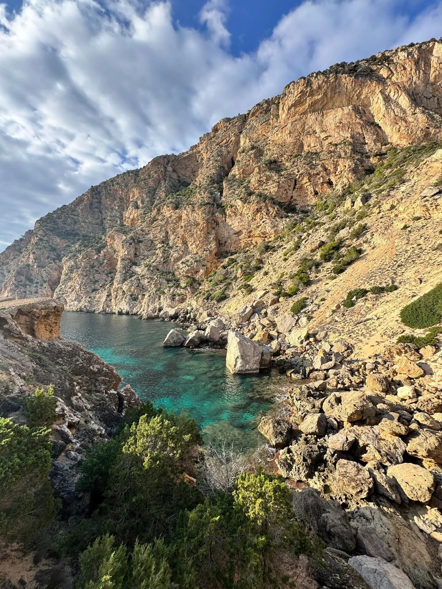 Some snippets of Ibiza with my soul sisters. 

So much magic ✨🤍✨

Filled with intention, so much laughter, ritual, embodiment, dancing, cuddles, plea.sure 🔮

We amplify, and celebrate each other. Expand and activate each other, and it ripples out ✨