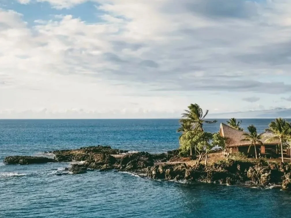 A hale with its own piece of lava shoreline. The privacy is not theoretical. Image courtesy of Rosewood Kona Village.